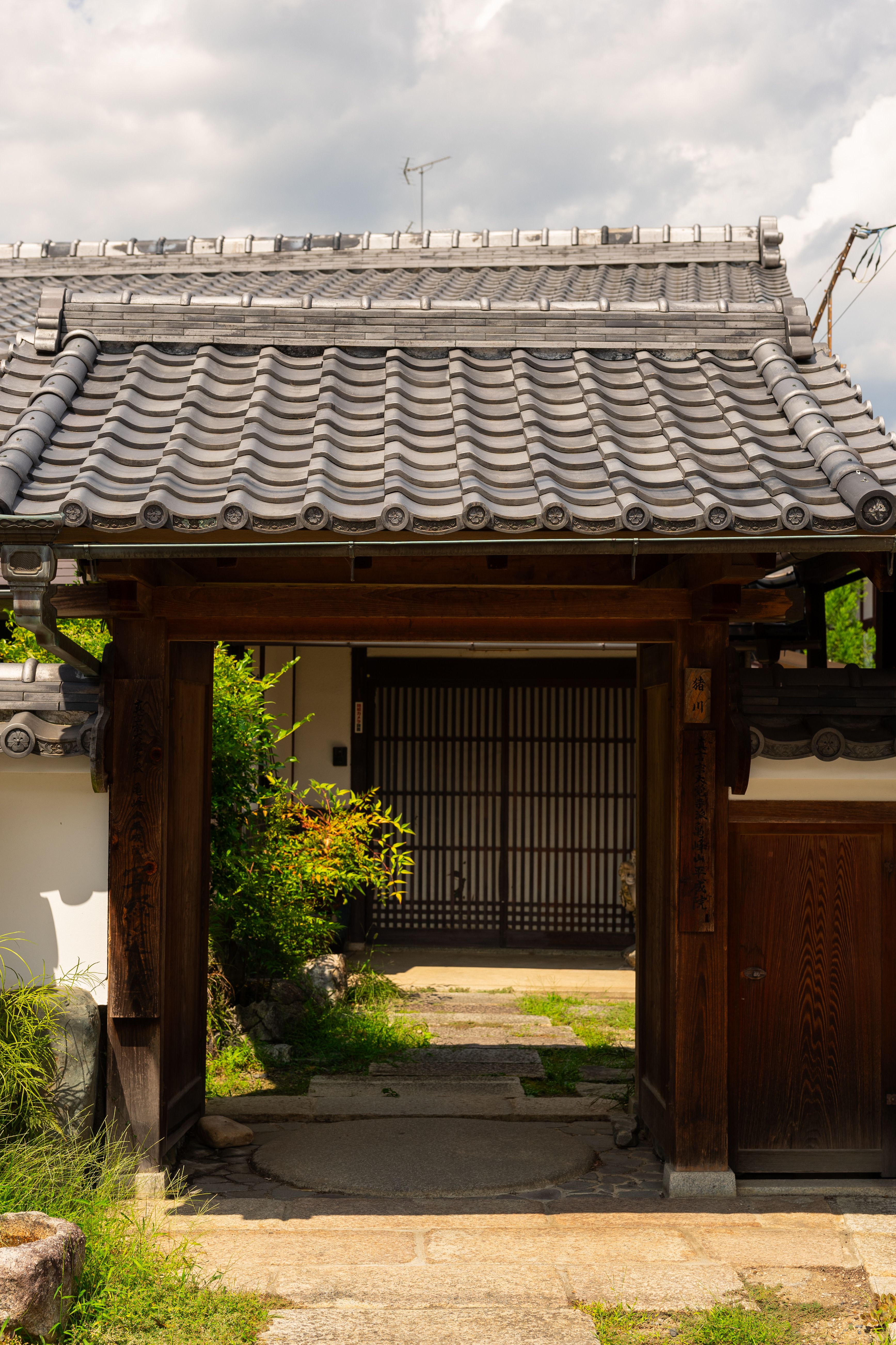 Traditional Japanese Gate with Wooden Architecture · Free Stock Photo