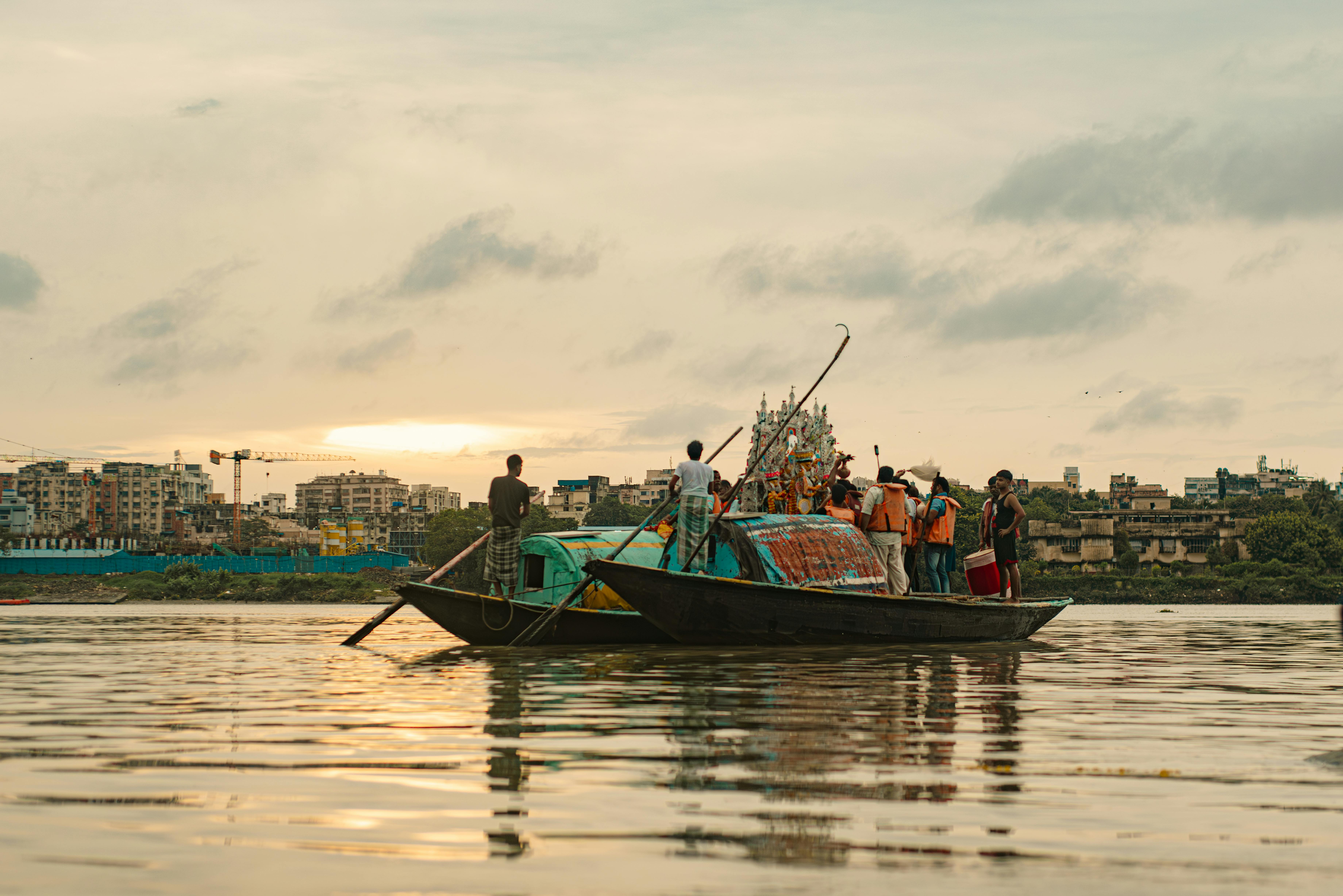 자전거를 타는 장면을 보여주는 사진