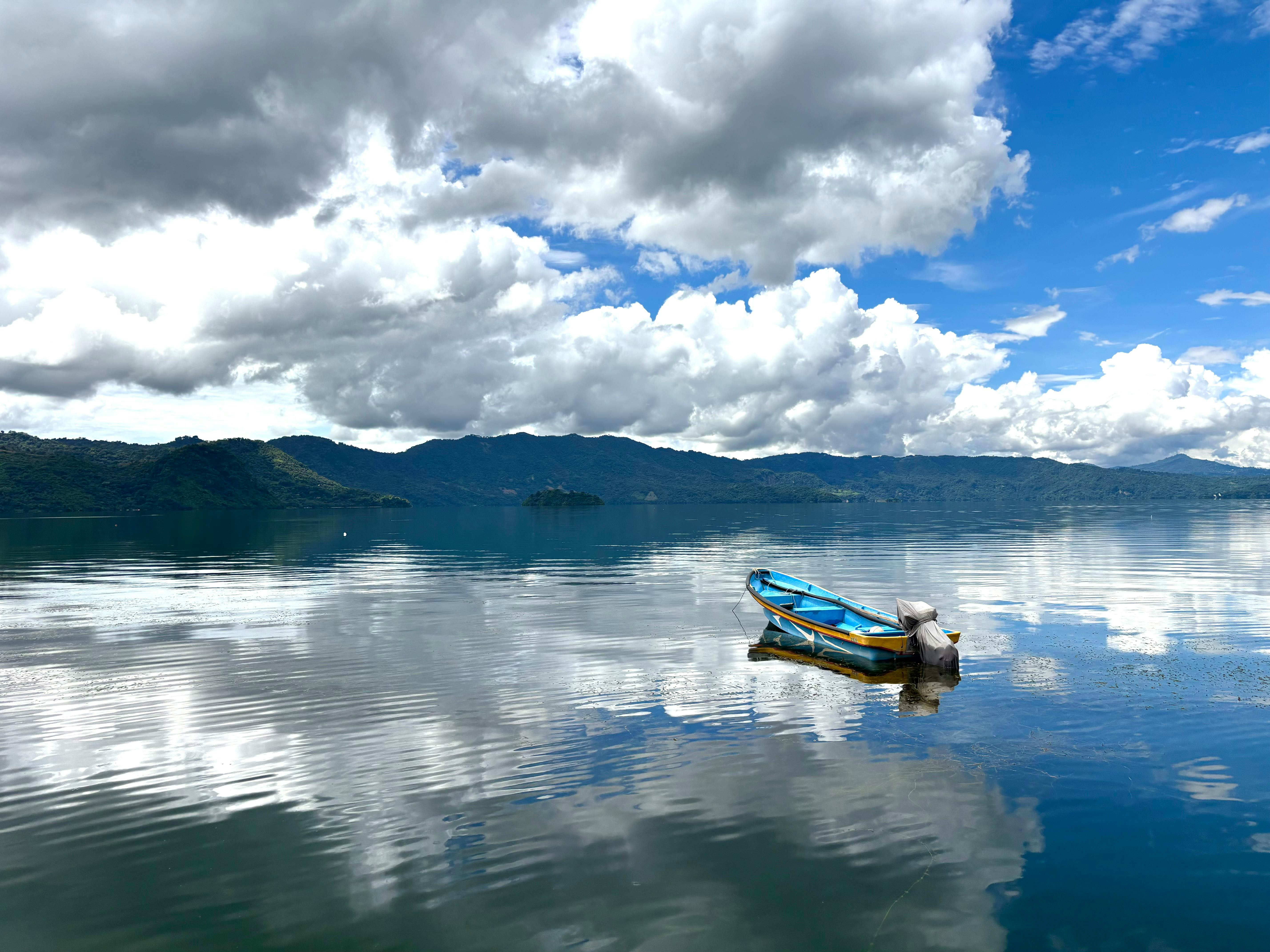 Photo of Lake Coatepeque