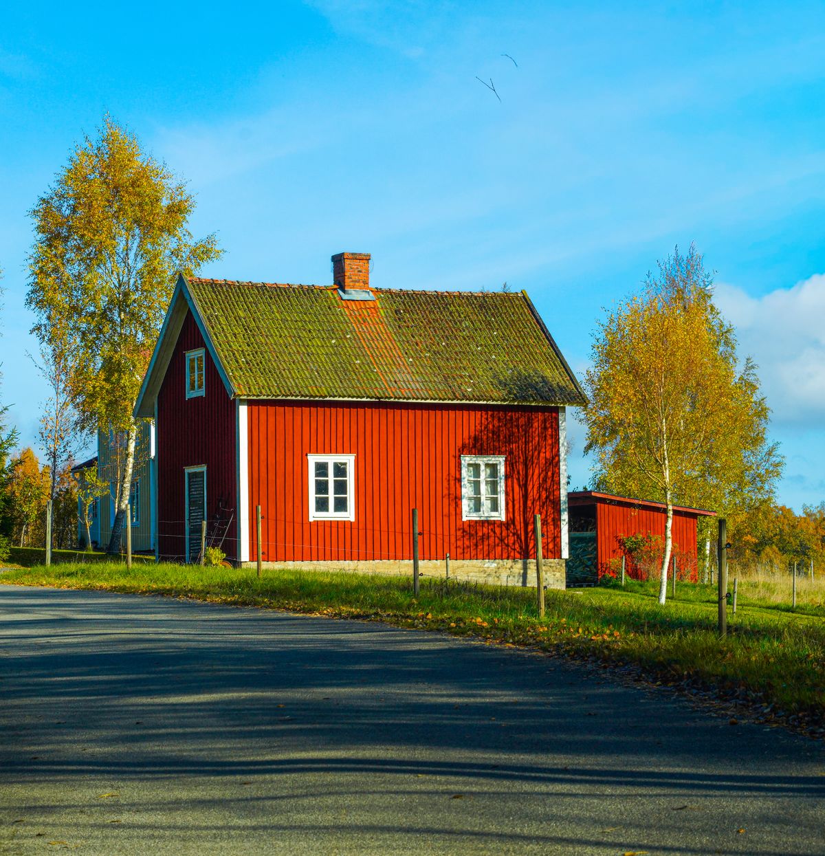Charming Rustic Countryside Wooden House in Autumn · Free Stock Photo