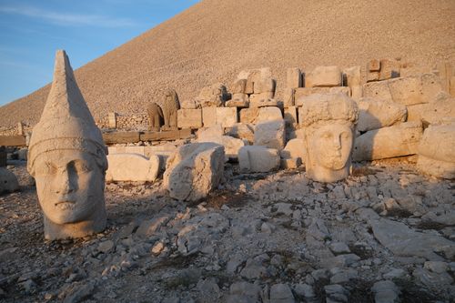 Free Stone statues of deities on Mount Nemrut, Adıyaman, Türkiye, bathed in morning sunlight. Stock Photo