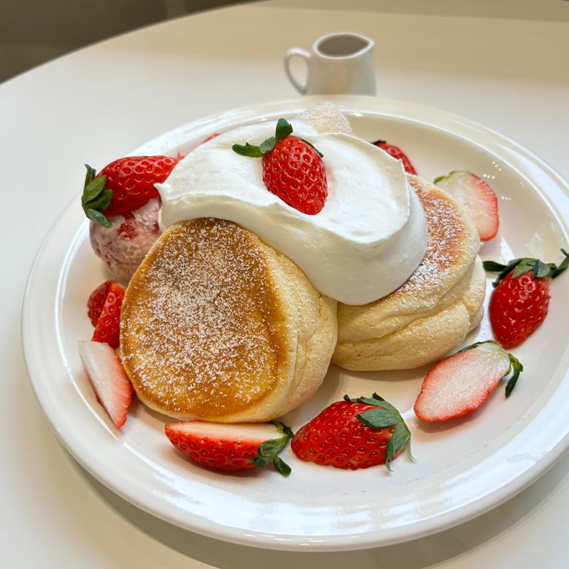 Fluffy Japanese Soufflé Pancakes