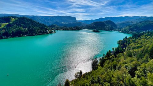 Free A stunning aerial view of Lake Bled with turquoise waters and mountainous backdrop. Stock Photo