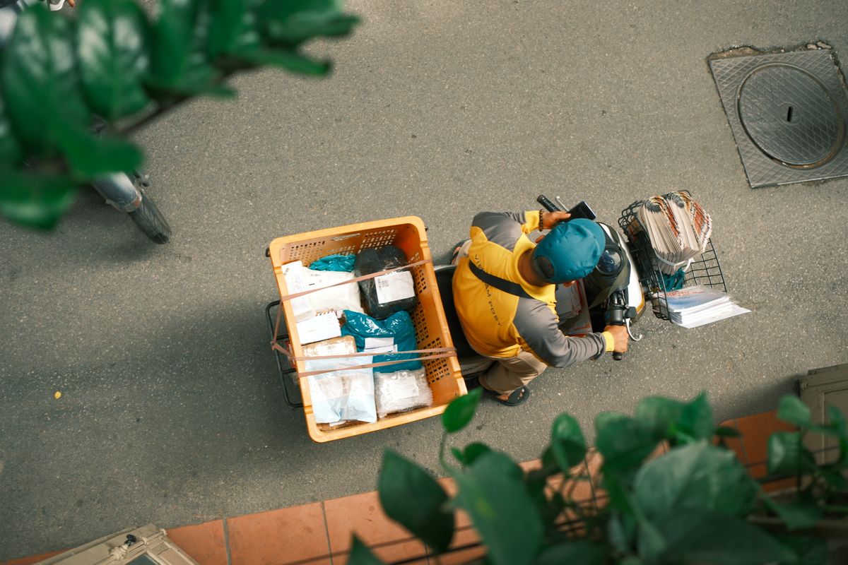 man with a van in Solva — Loaded properly: blankets, straps and a plan in Solva