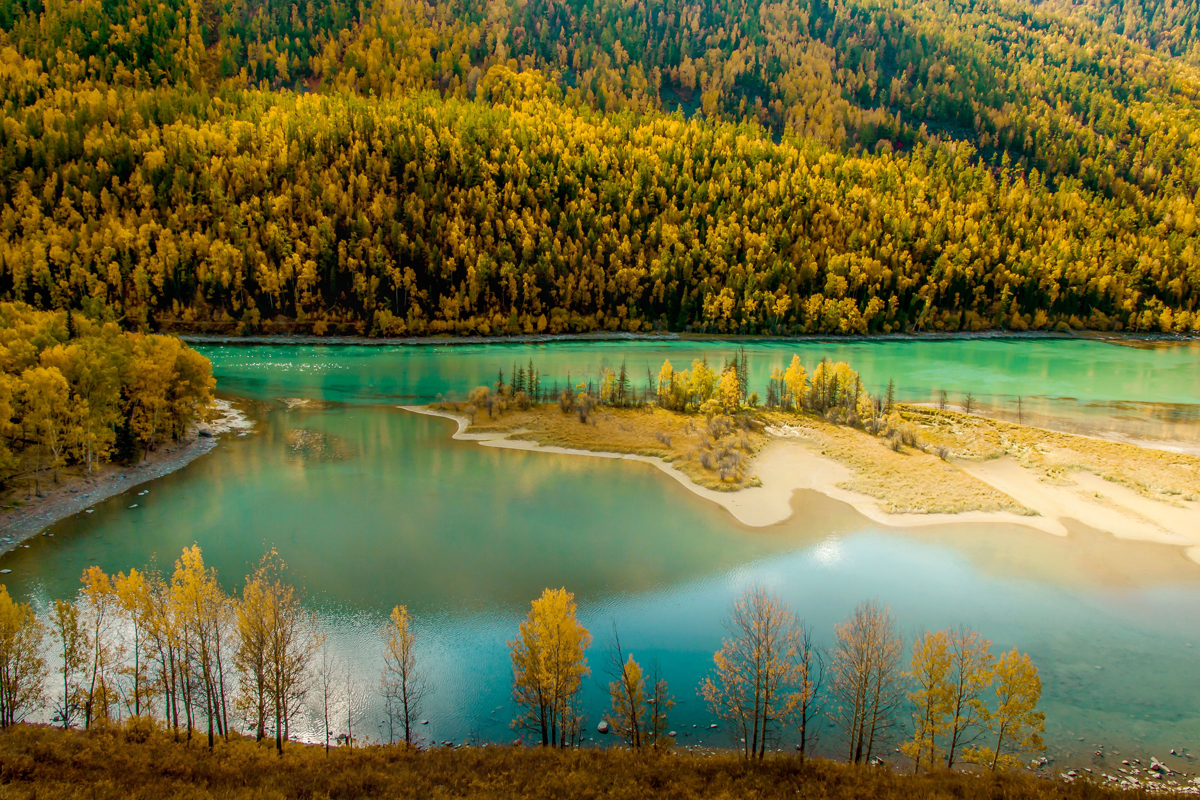 Xinjiang Kanas Lake Autumn Colors: October Photography & Tuva Villages