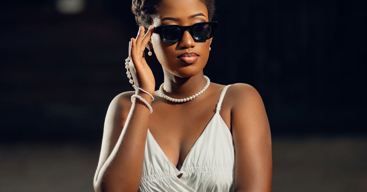 sunglasses with formal dress Why Sunglasses Are the Perfect Wedding Favor