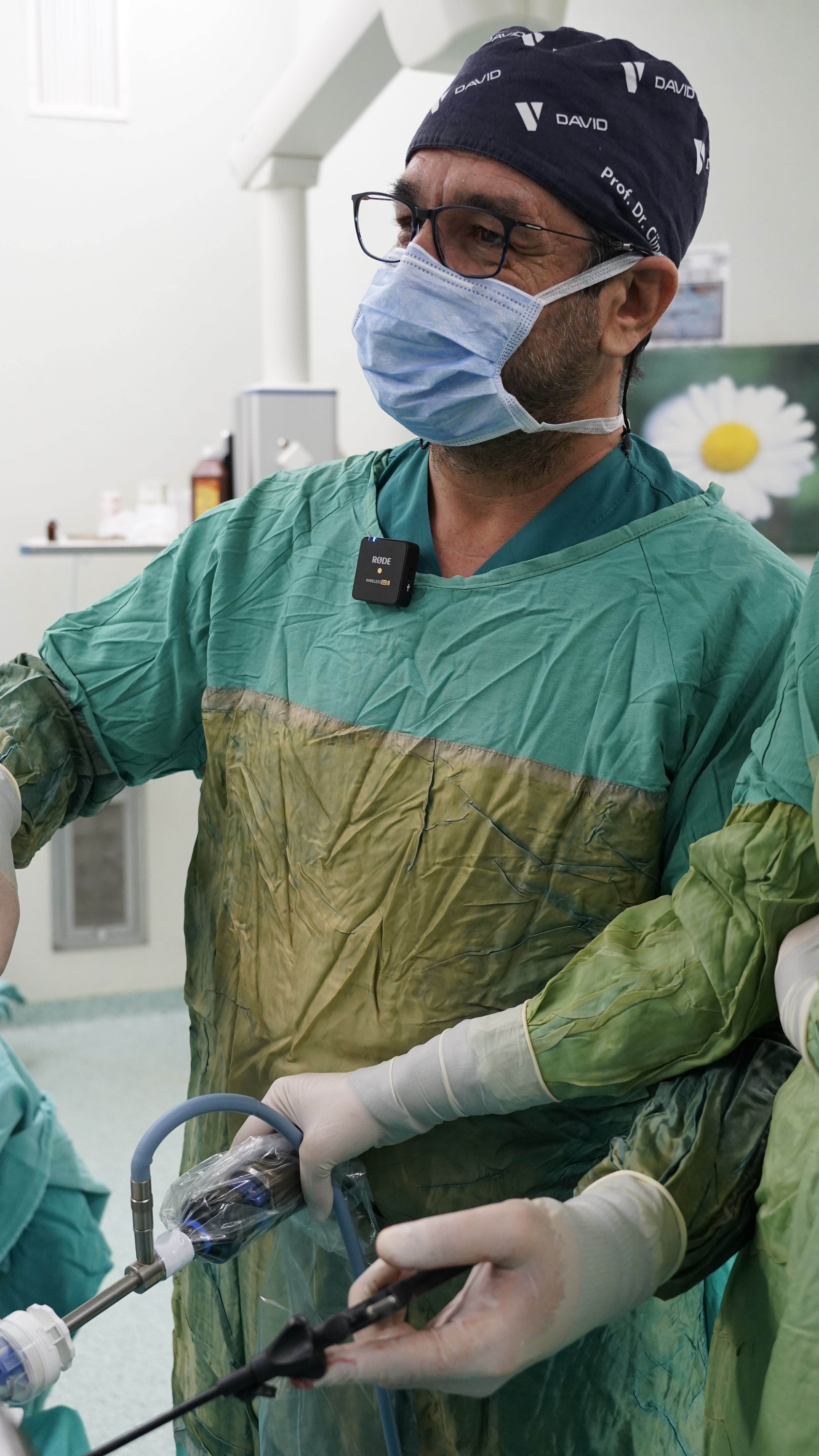 A skilled surgeon performs laparoscopic surgery in a sterile operating room setting in Elazığ, Türkiye.