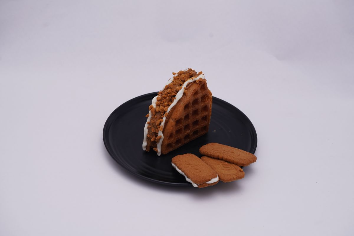 Butter-Based vs Oil-Based Banana Biscoff Cakes