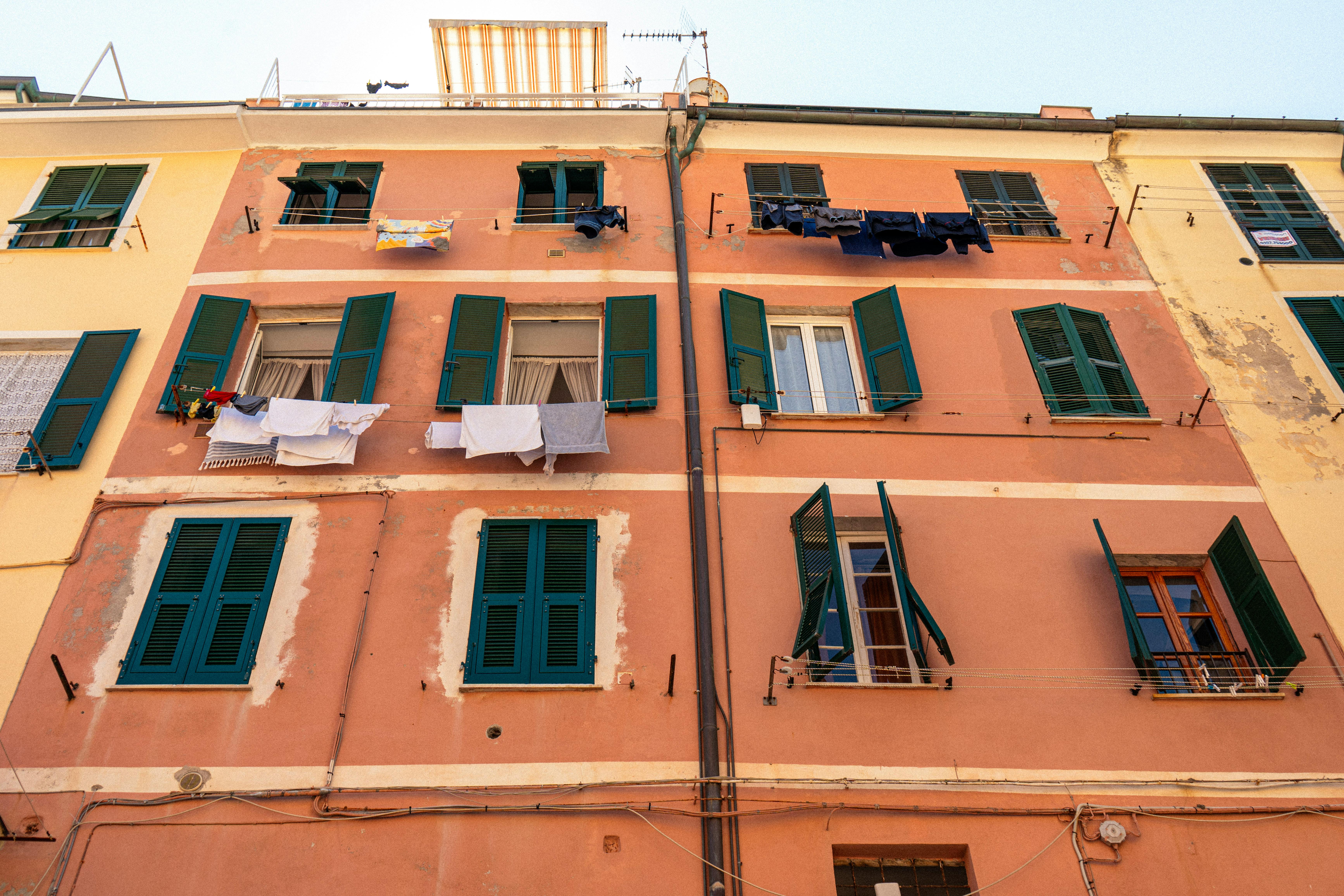 A vast AI data center contrasted with a glowing human brain icon, highlighting the search for core intelligence.