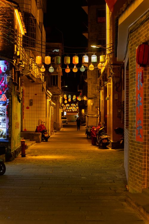 Free A picturesque alley illuminated by colorful lanterns, capturing urban night charm. Stock Photo