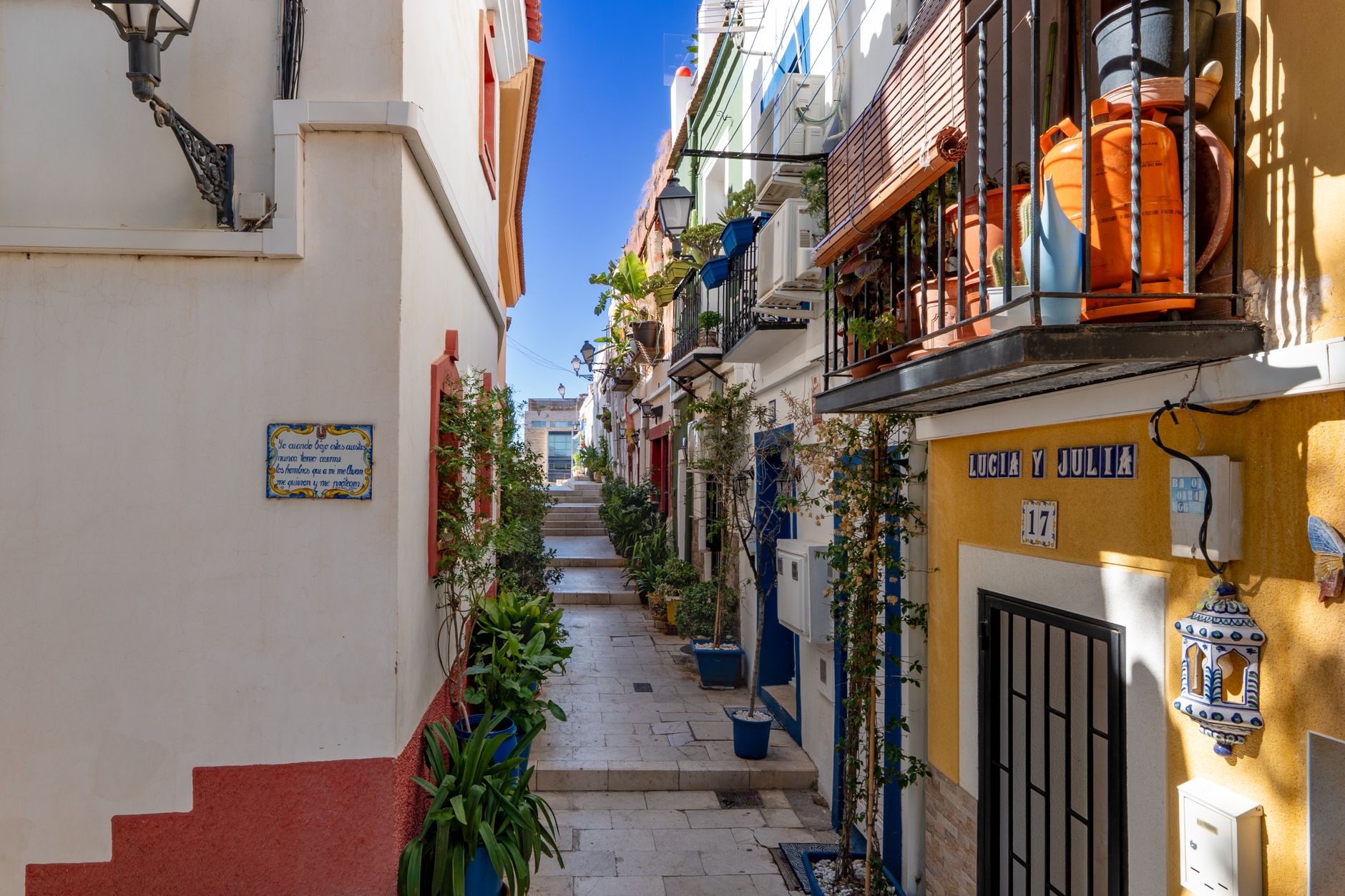 Lucia — Street, Lucia