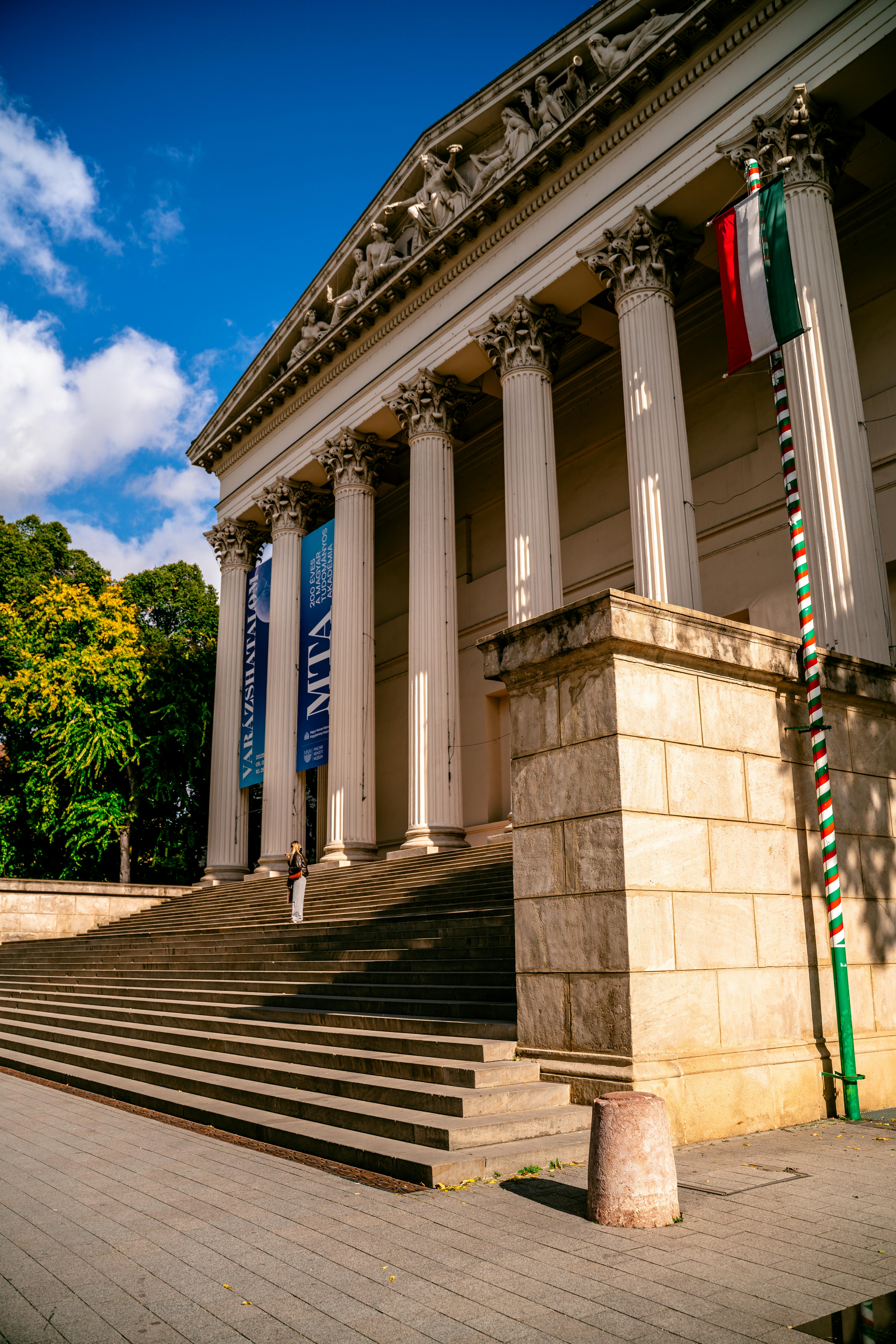 O companie apropiată de Viktor Orban a cumpărat cel mai citit tabloid din Ungaria. Opoziția denunță o mutare disperată a premierului maghiar, aflat în dificultate în sondaje