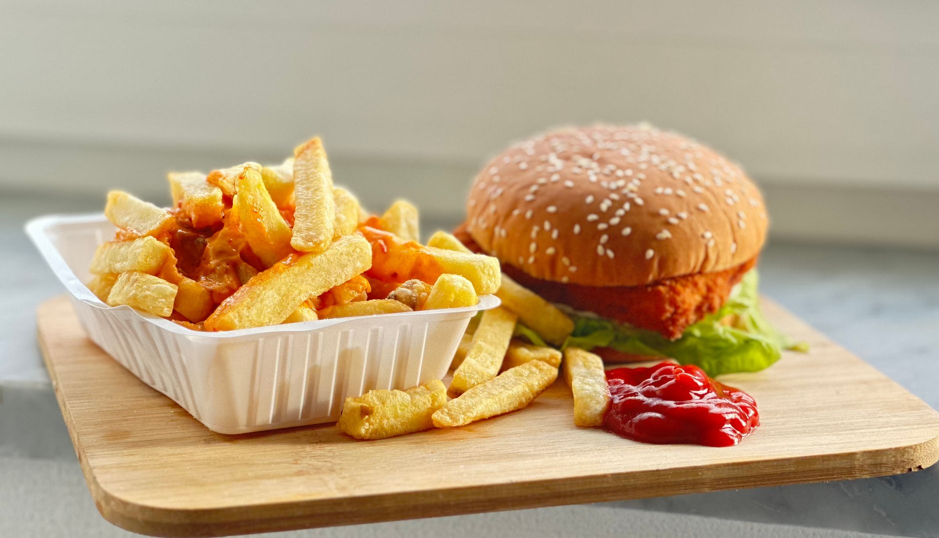 Fast Food Chains Revive Price Wars as Value Menus Return to Drive-Thrus