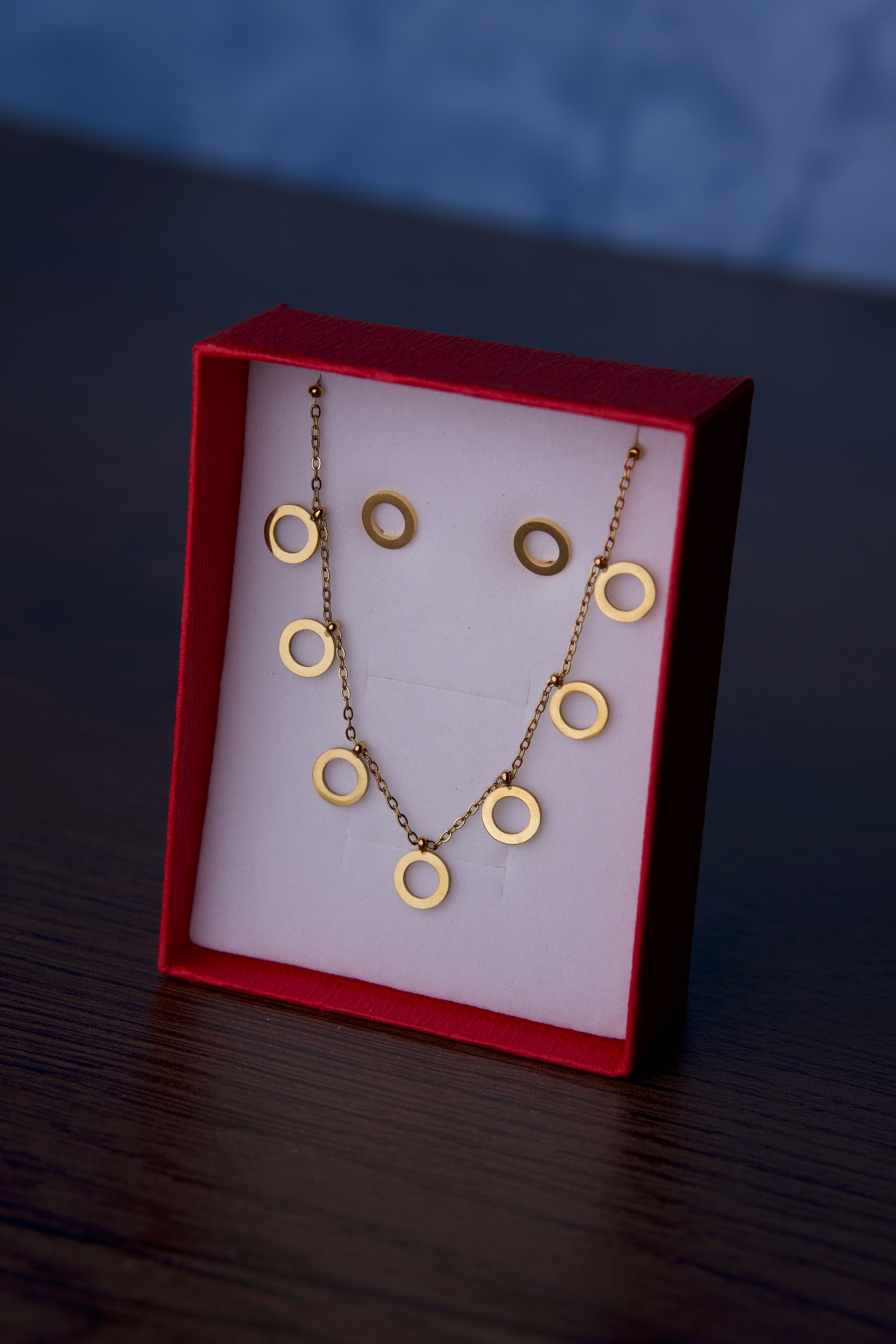 Gold jewelry set