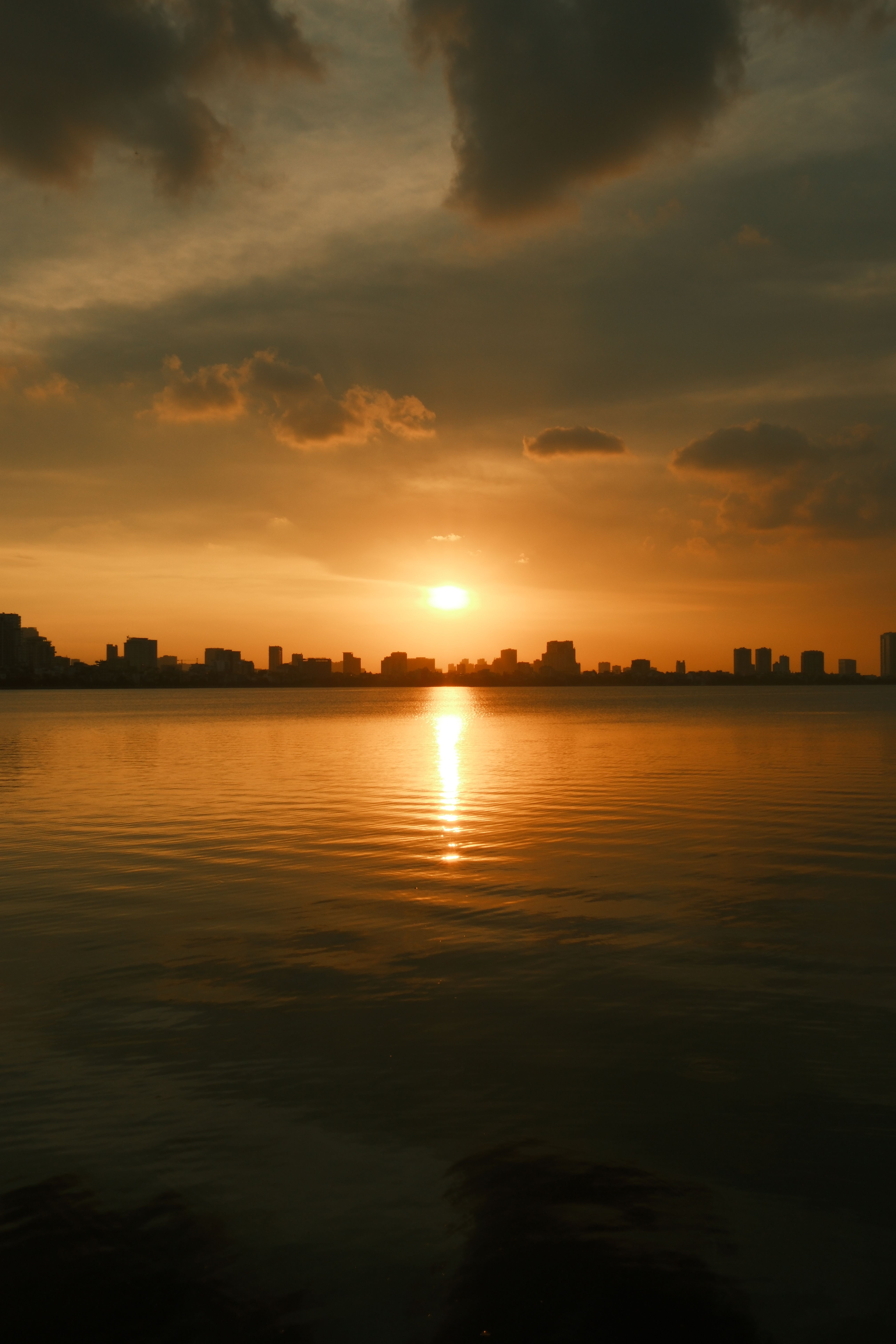 California Sunset Over Urban Skyline Reflections · Free Stock Photo