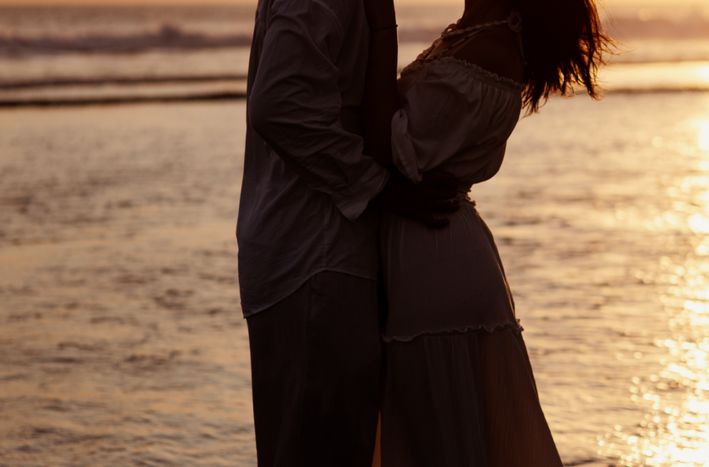Online dating: starting a conversation on a niche platform