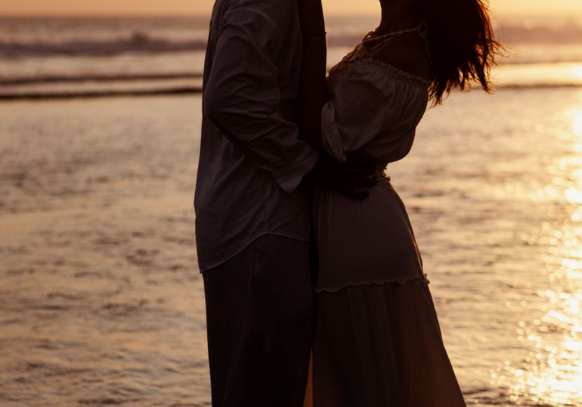 Online dating: starting a conversation on a niche platform