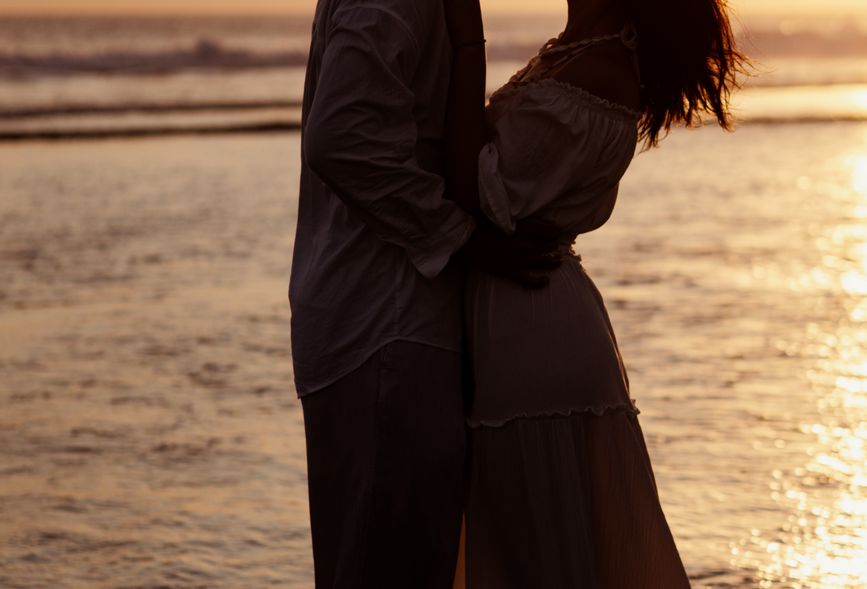 Online dating: starting a conversation on a niche platform
