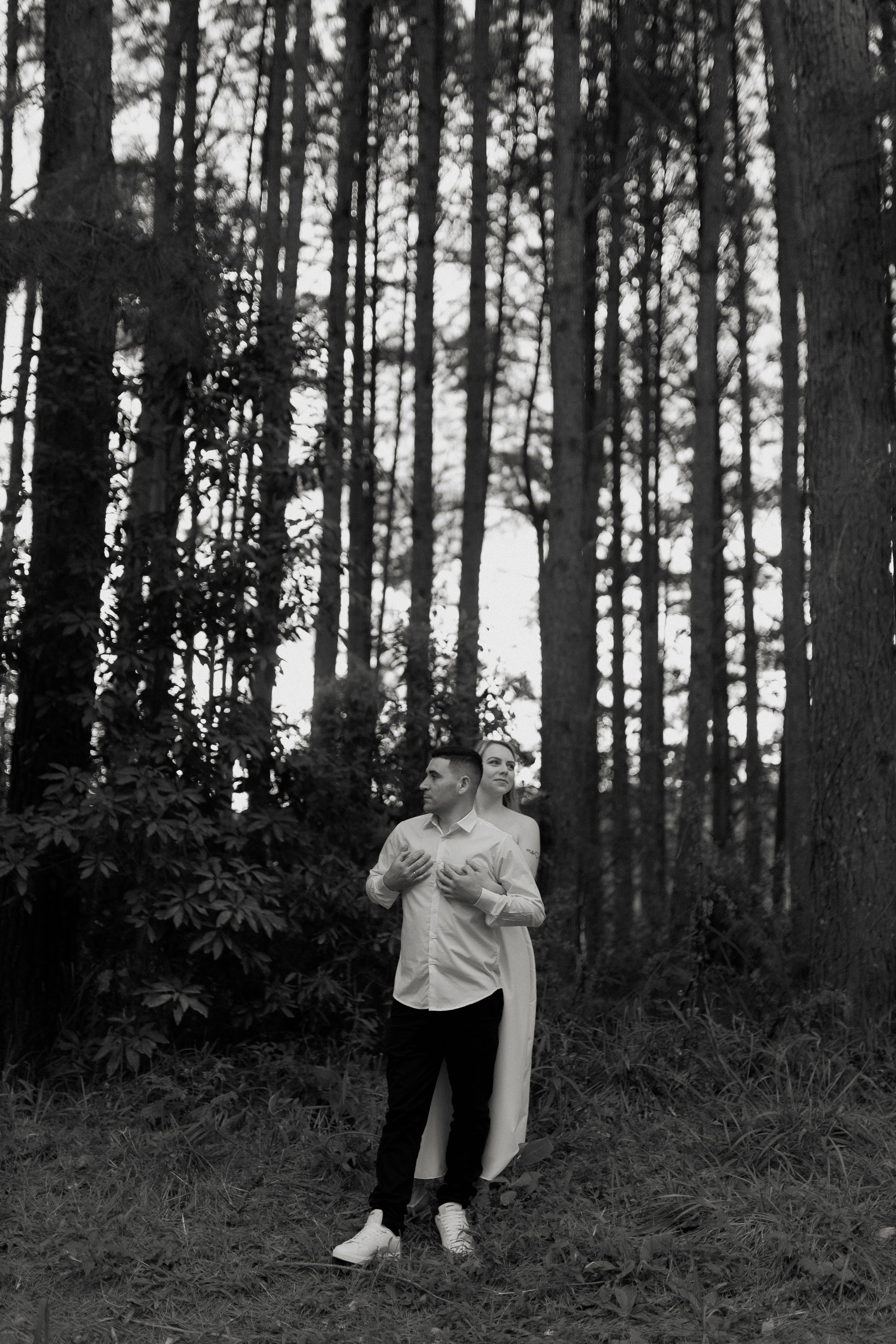 Romantic Couple in Forest Embrace in Black and White · Free Stock Photo