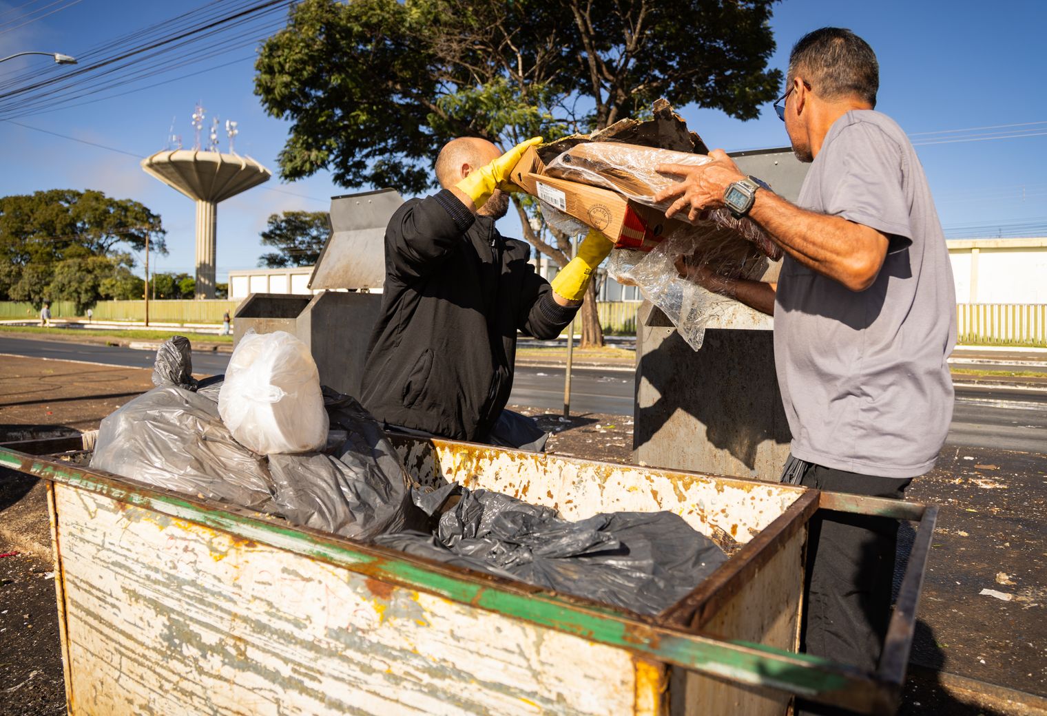 Appley Bridge — man and van team loading a removal van