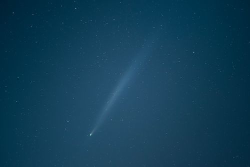 Free A breathtaking view of a comet streaking across a star-filled night sky in Wenatchee. Stock Photo