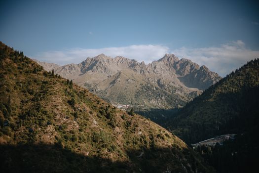 Majestic mountain landscape with clear sky and rugged peaks, perfect for nature enthusiasts.
