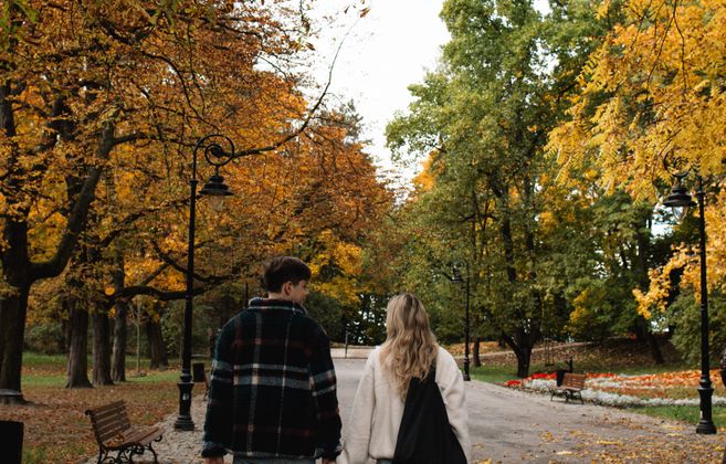 Online dating: starting a conversation on a niche platform