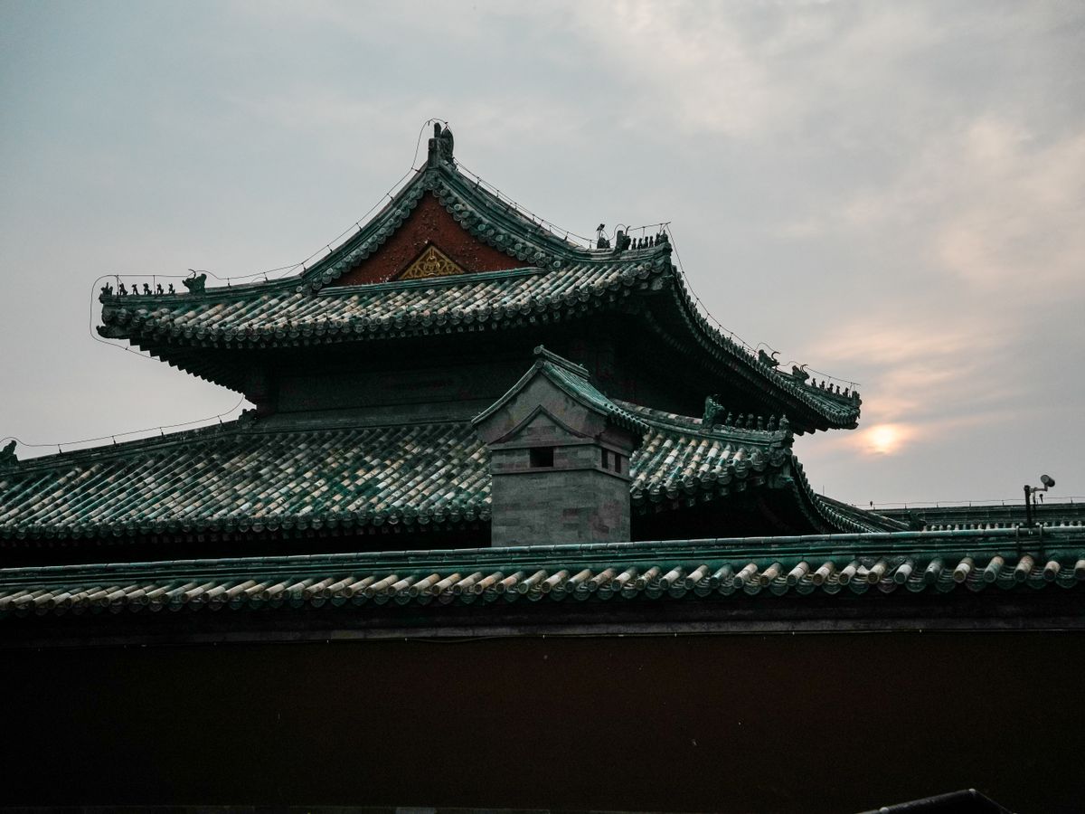 荒野に立つ石碑