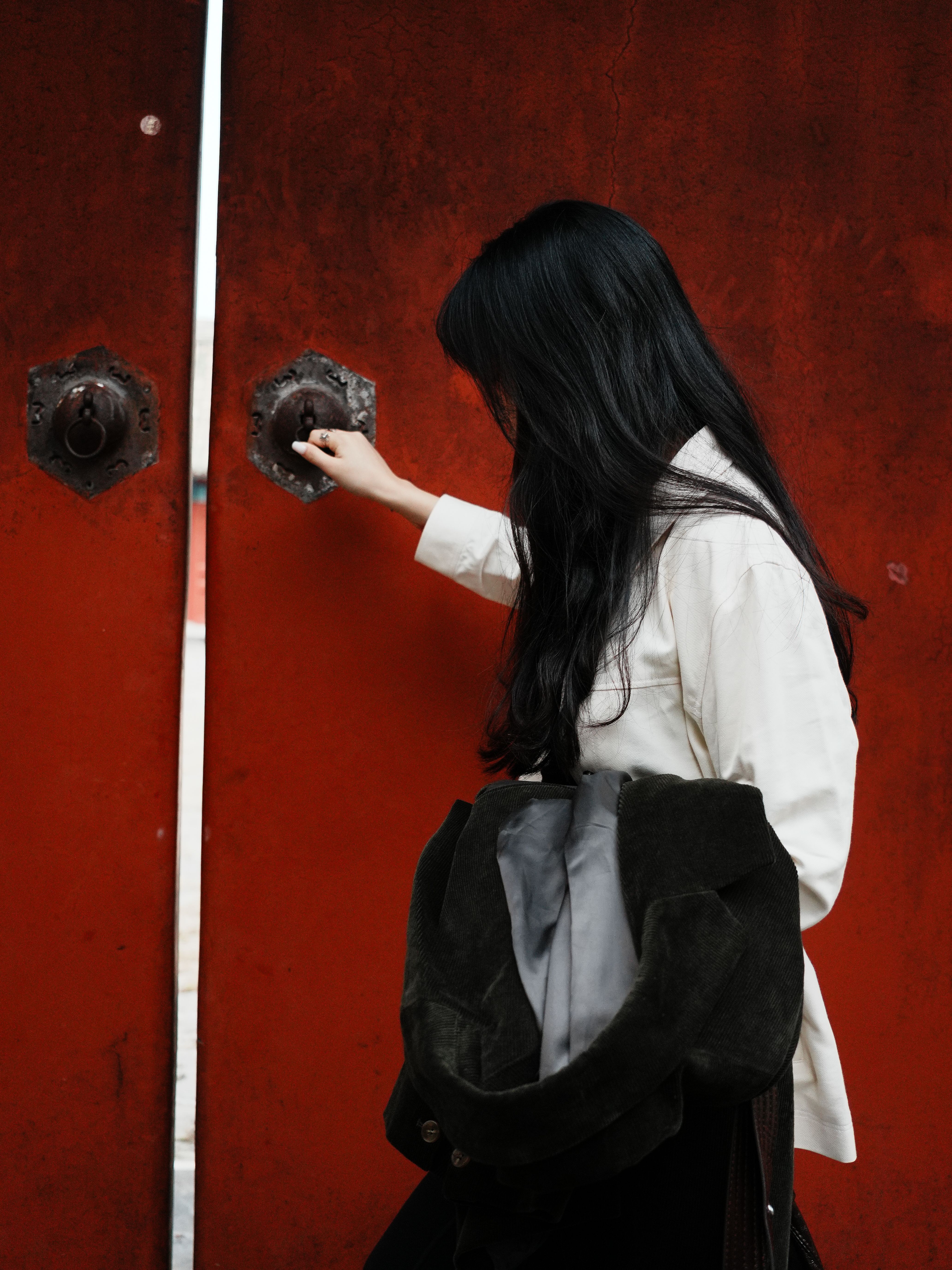 Knocking On Door For Permission Photos, Download The BEST Free Knocking ...