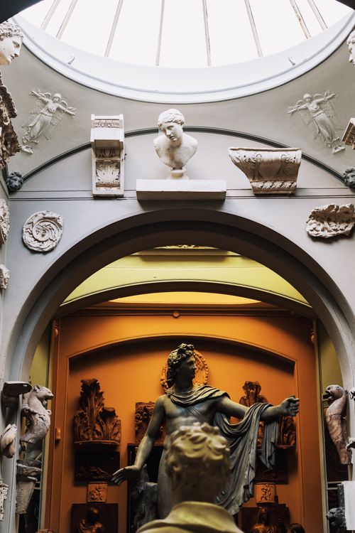 Free A striking view of classical sculptures in an ornate museum atrium in London, UK. Stock Photo