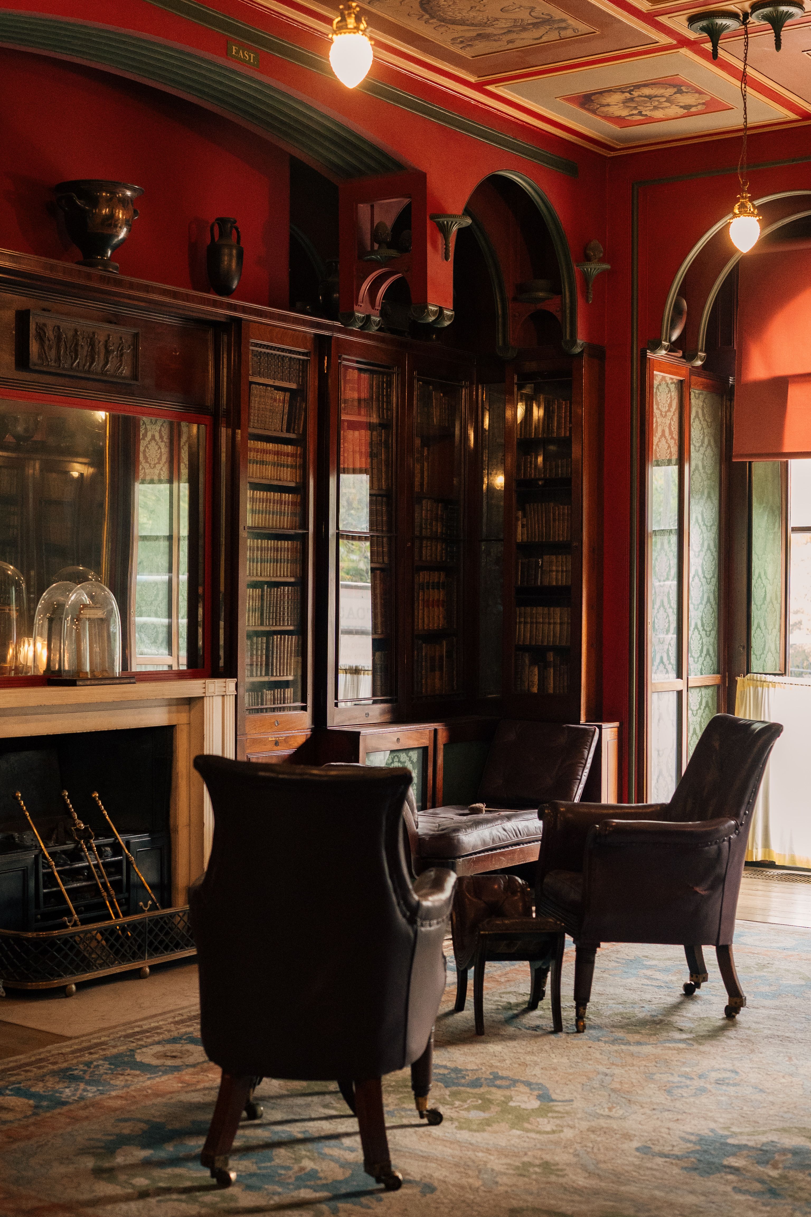 Elegant Vintage Library Interior in London · Free Stock Photo
