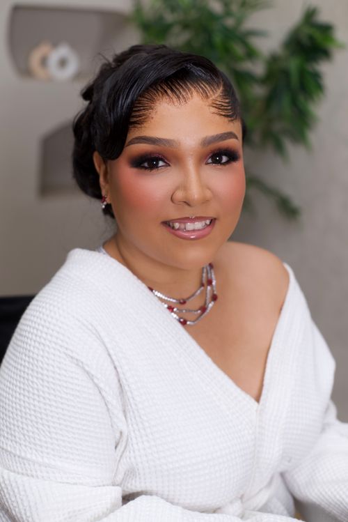 Free Stunning portrait of an elegant woman showcasing beauty and confidence in an indoor setting. Stock Photo