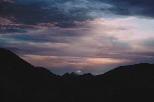 Silhouet Van Berg Tijdens Zonsondergang