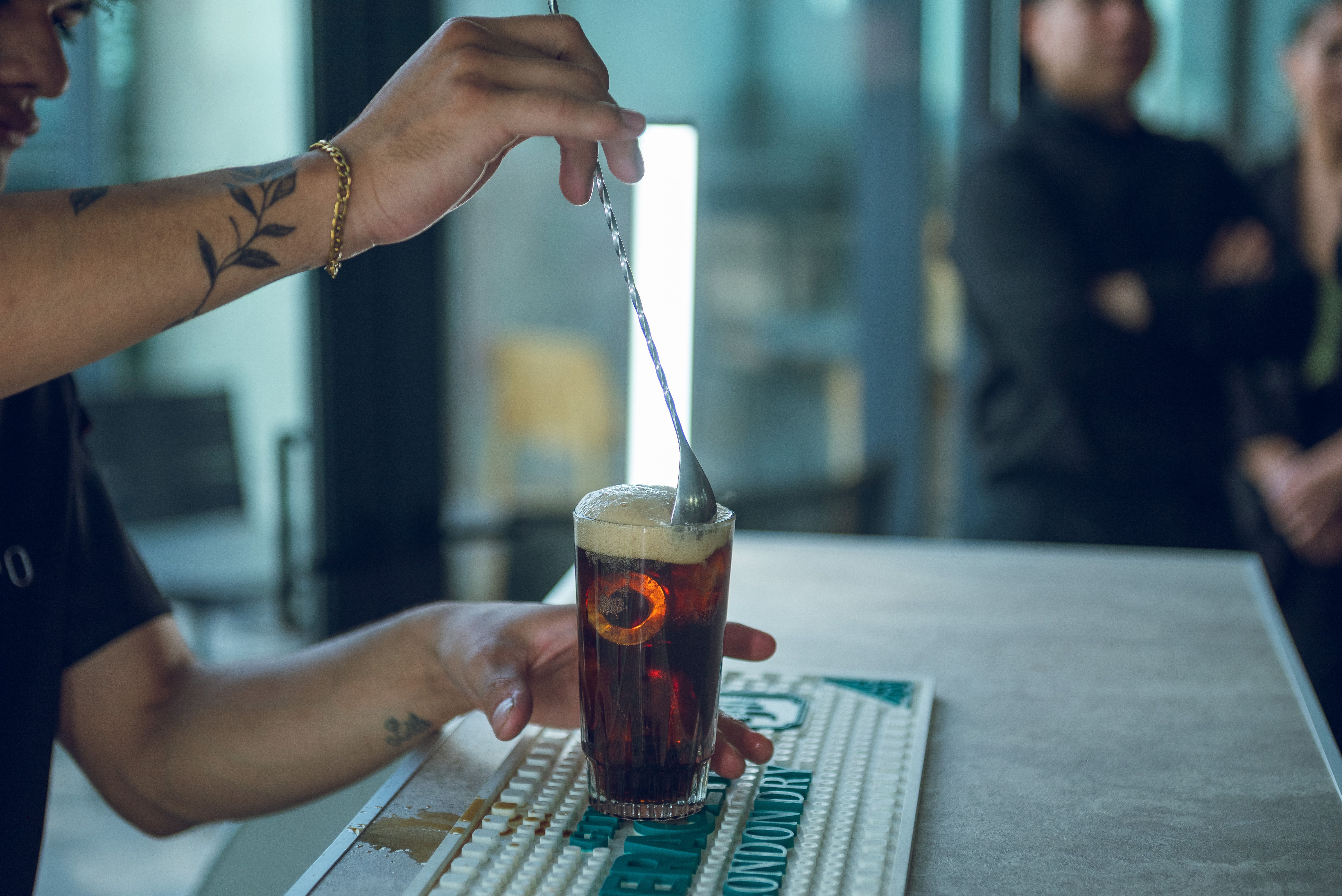 General Sports Bar to open at Edina's 50th &amp; France this summer — Photo by Walter Medina Foto on Pexels
