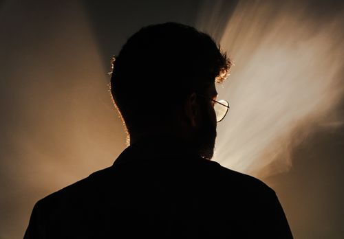 Free Artistic silhouette portrait with dramatic backlight creating a mysterious and moody atmosphere. Stock Photo