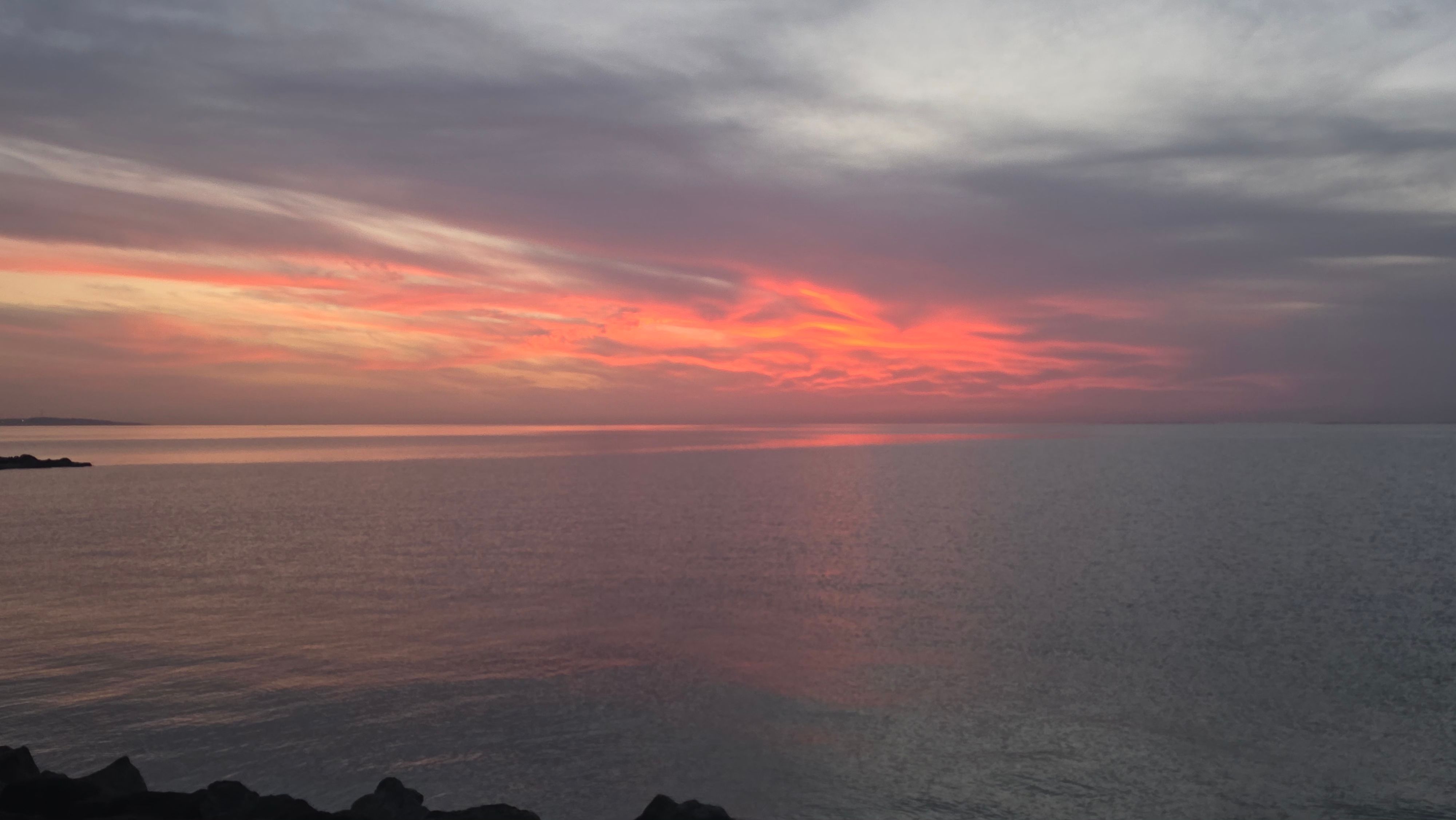 Stunning Ocean Sunset with Vibrant Sky · Free Stock Photo