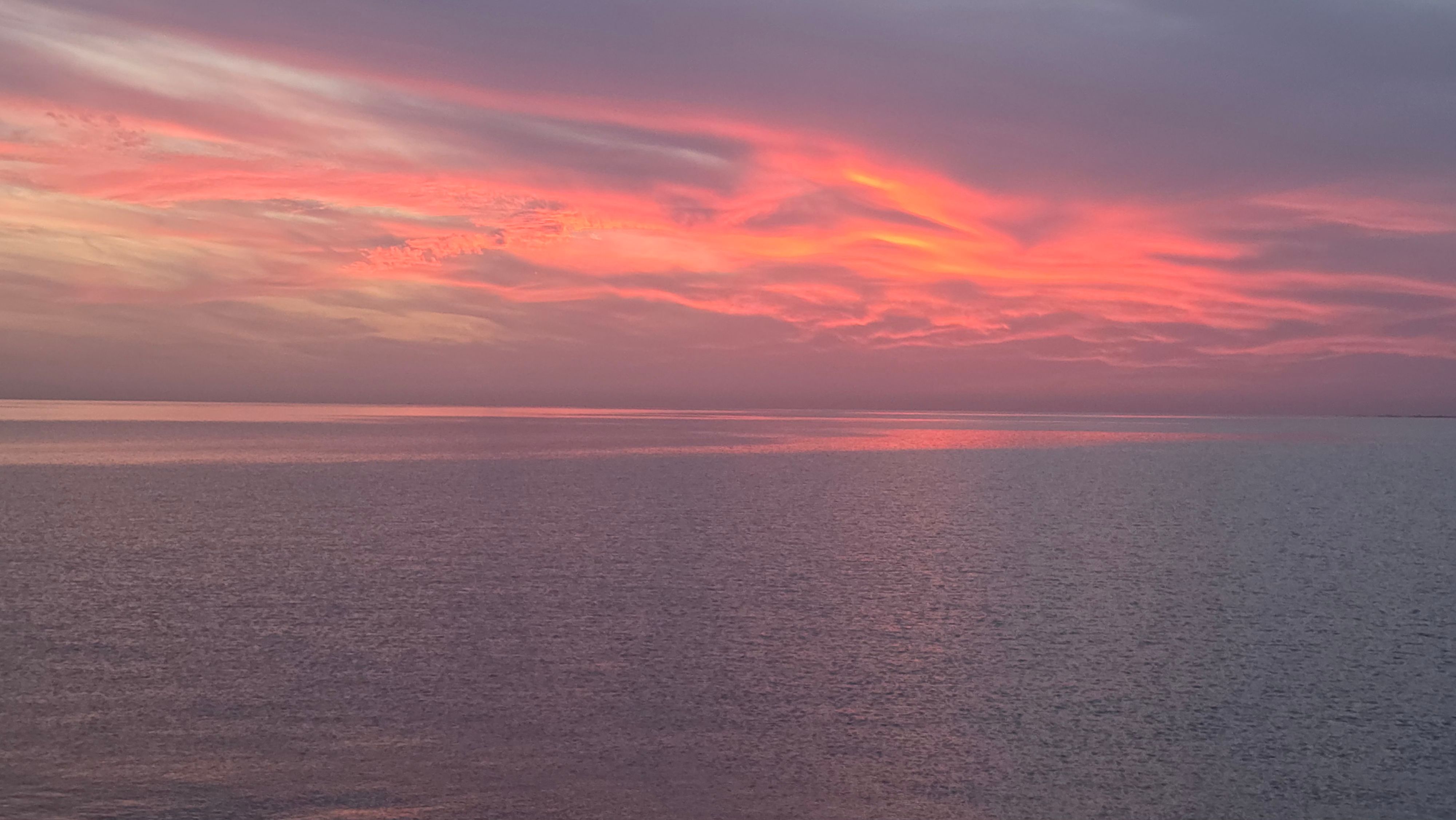 Stunning Sunset Over Calm Ocean Waves · Free Stock Photo
