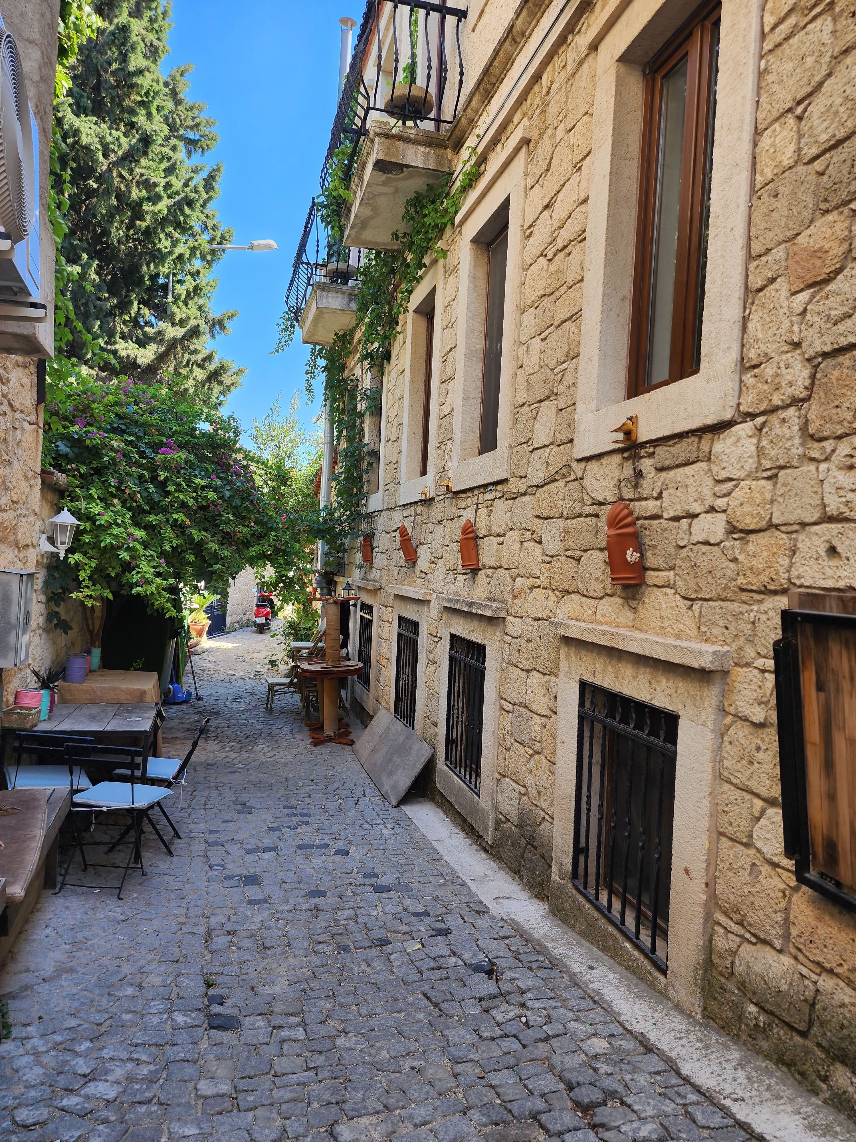 Charming Stone Street in Alaçatı, Turkey · Free Stock Photo