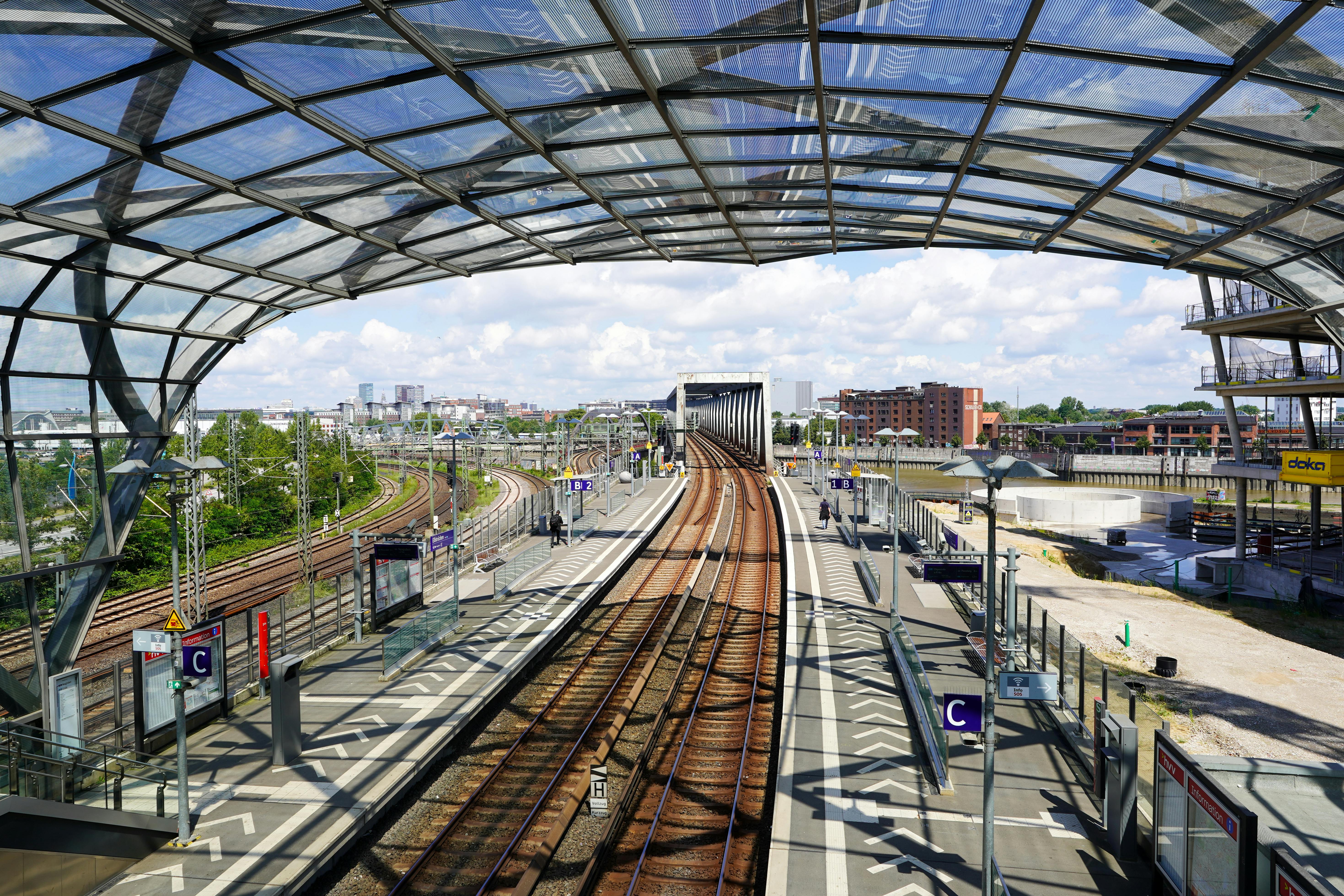 財經：英特爾14A製程性能超越18A 明年啟動風險試產