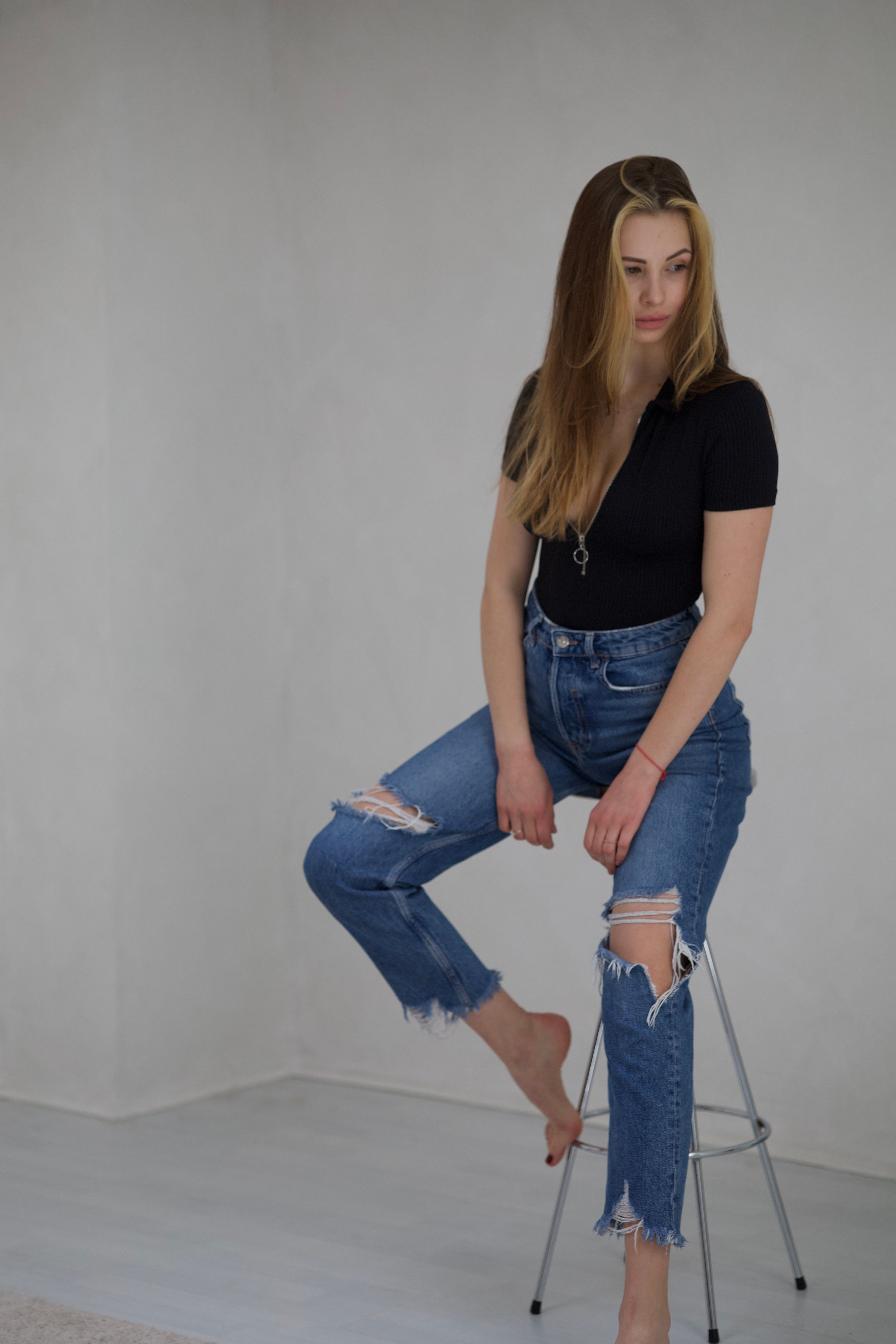 Retrato De Moda Casual De Mujer Joven Con Atuendo Moderno · Foto de ...