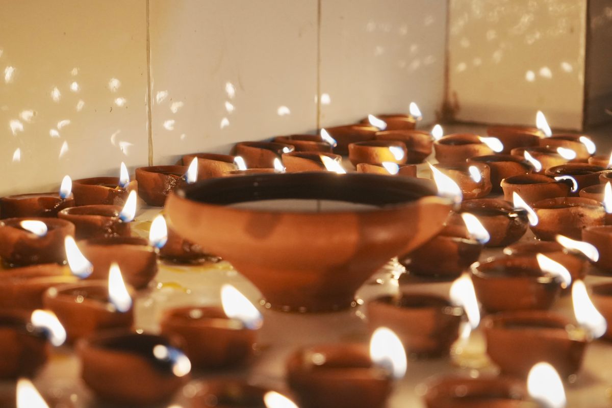 Iluminación suave durante el momento de oración
