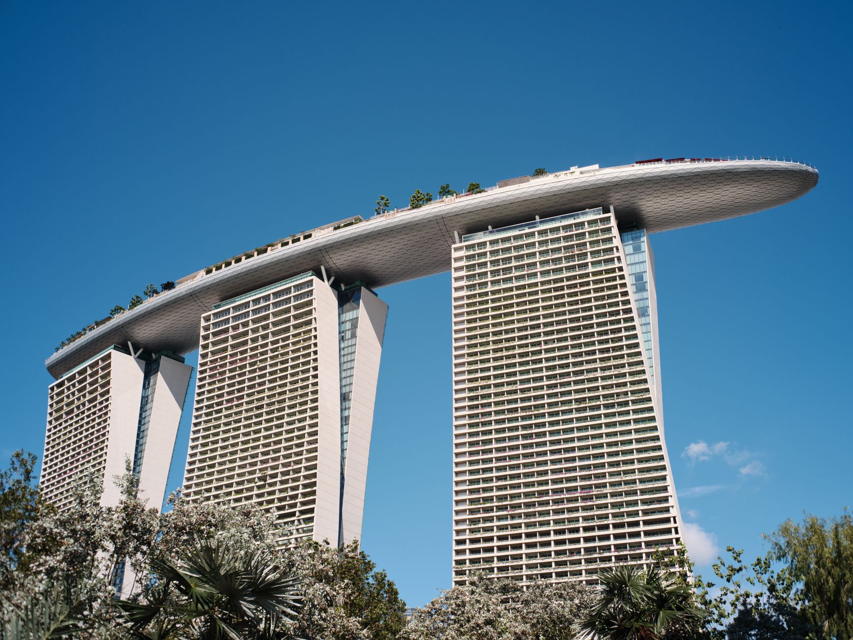 Lebendiges Bauwerk: Blau & Marina Bay in Szene
