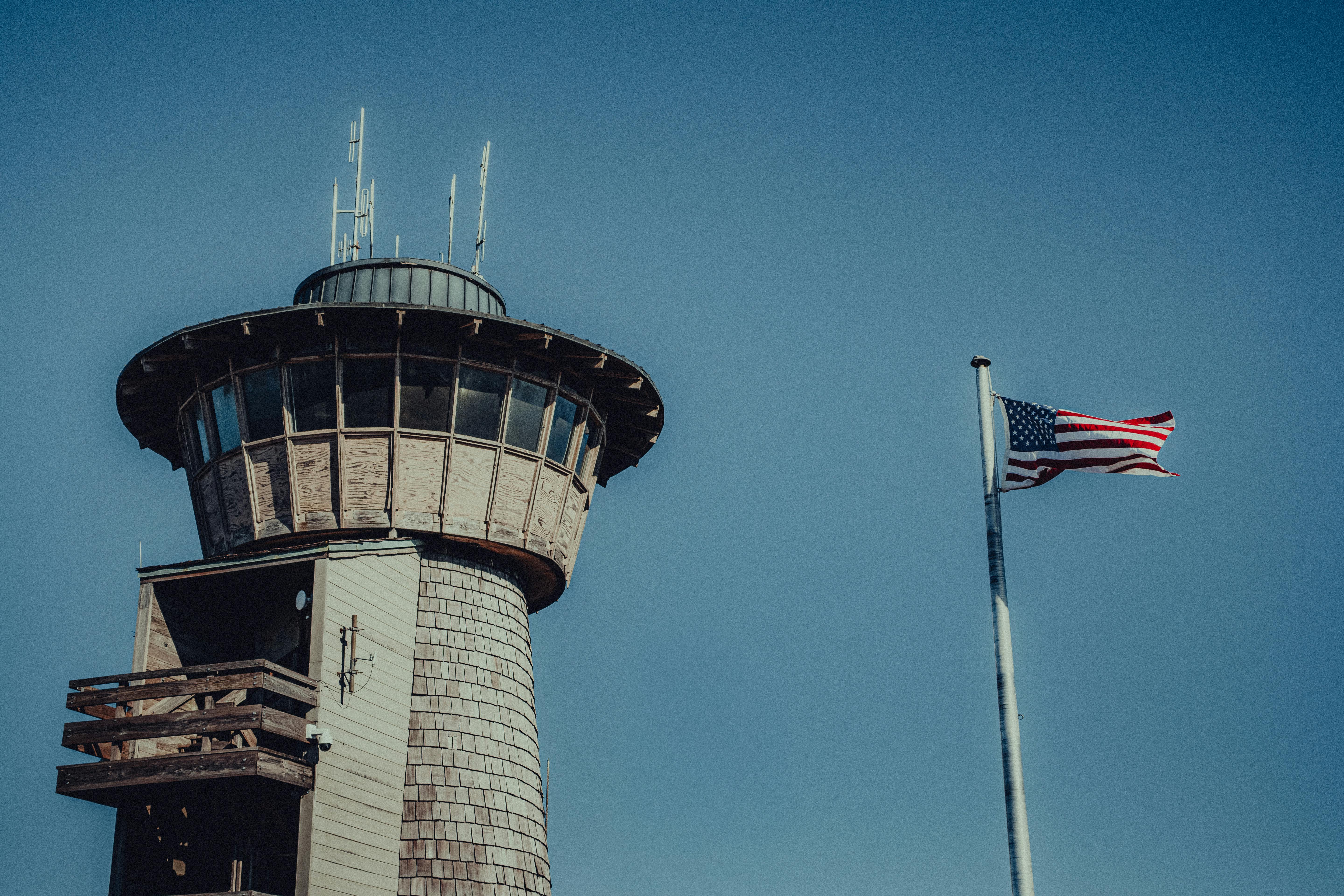 科技巨頭引領AI創新浪潮，推動美股強勁成長創新高