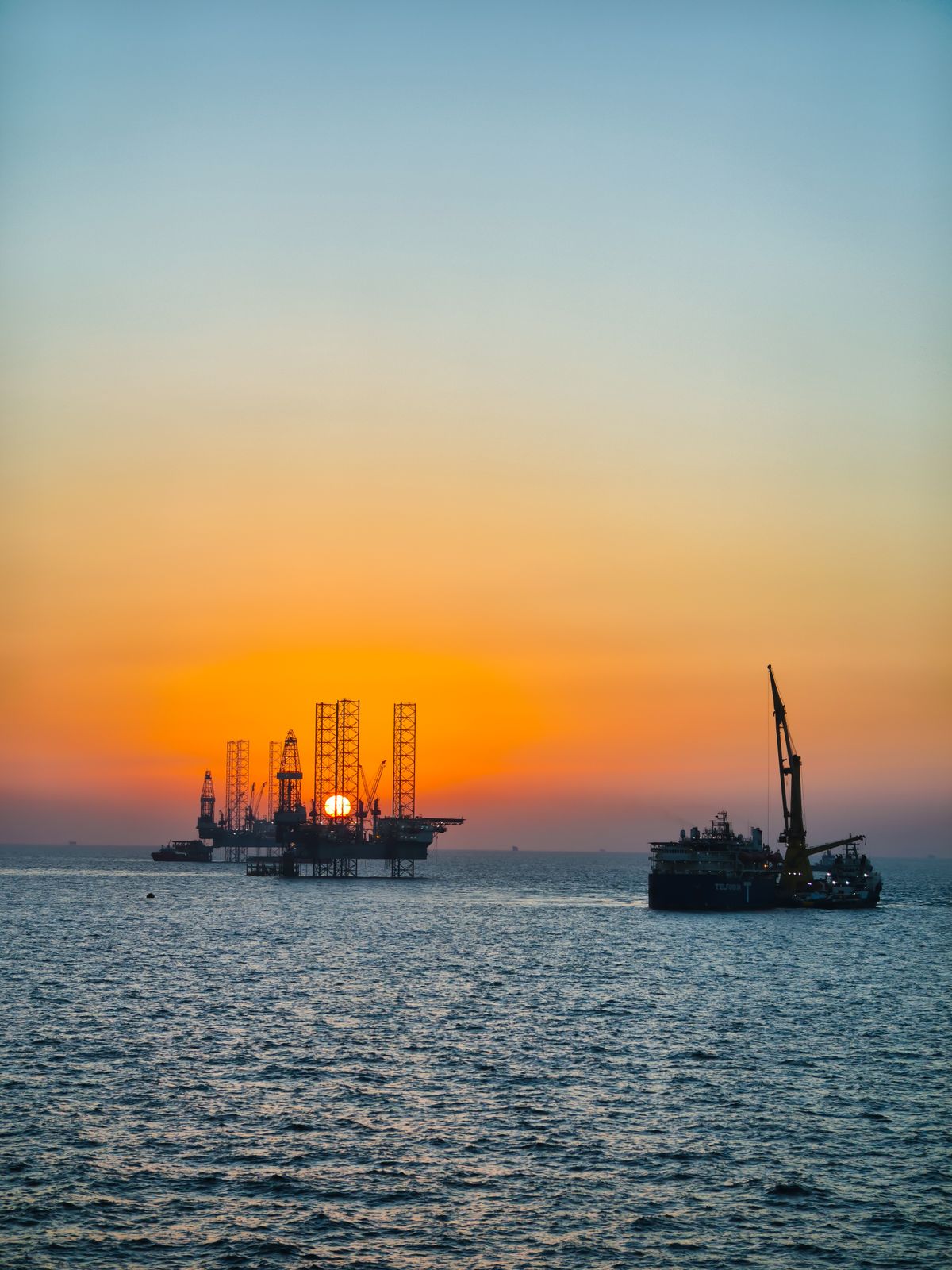 Rig and ship