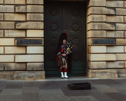 Ottawa Busker Slashed in Unprovoked Knife Attack Downtown