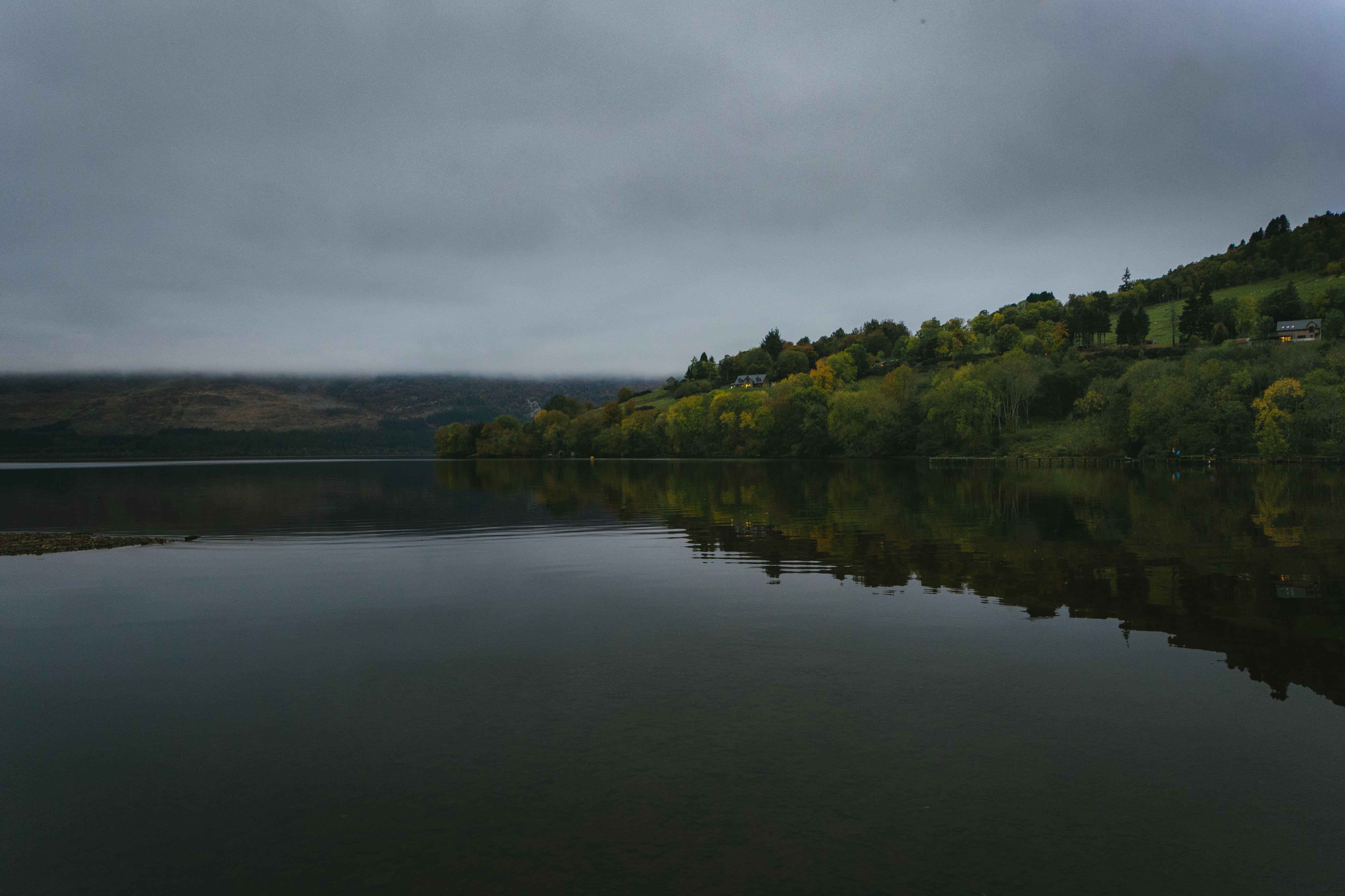 Best day trips from Edinburgh. Rosslyn Chapel, Loch Lomond, St Andrews, and other nearby destinations. Getting there, what to see, logistics.