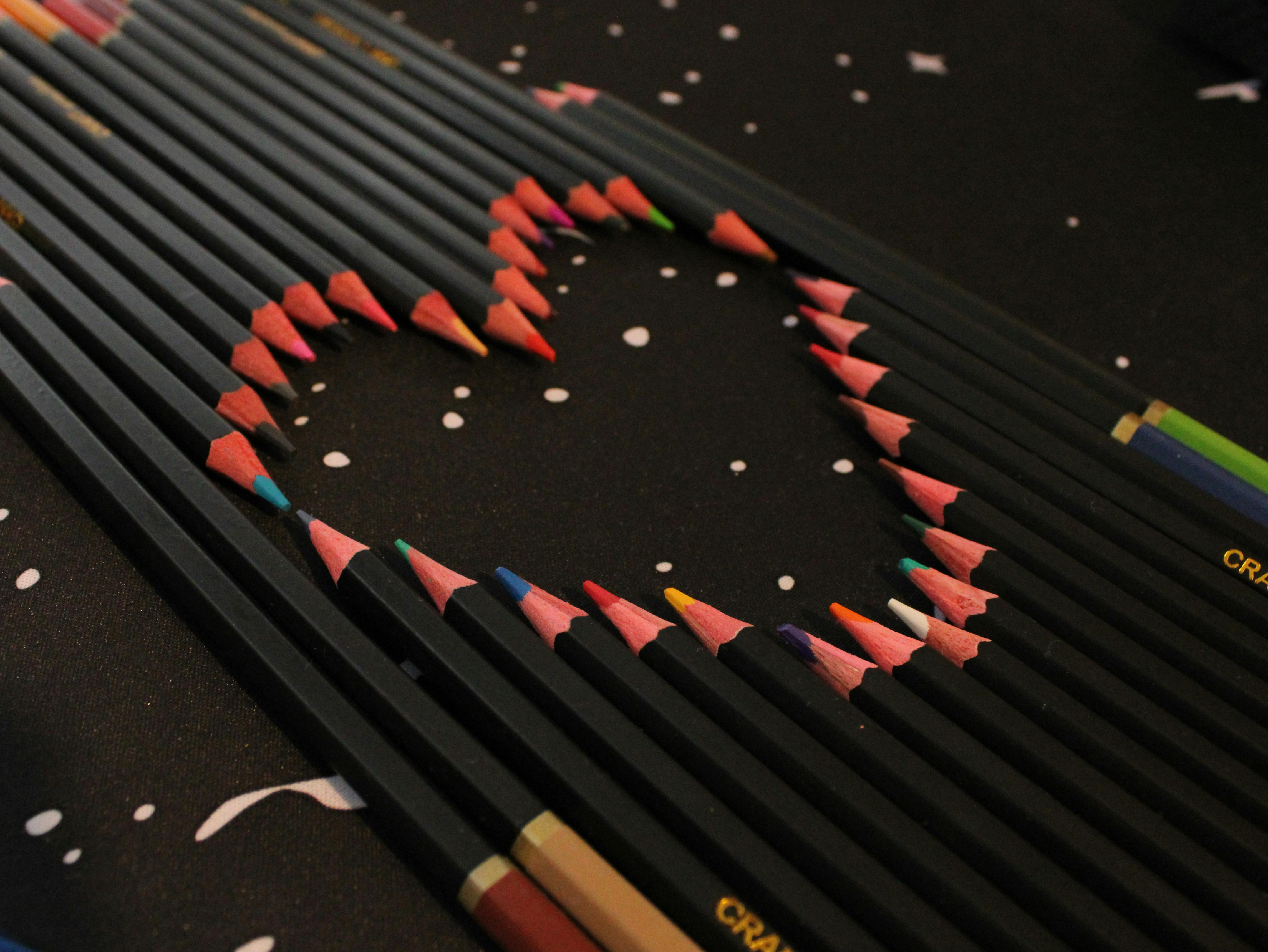 Hobbycraft has up to 50% off art supplies for chilly Brits to try new hobbies at home — Photo by Ioana D on Pexels