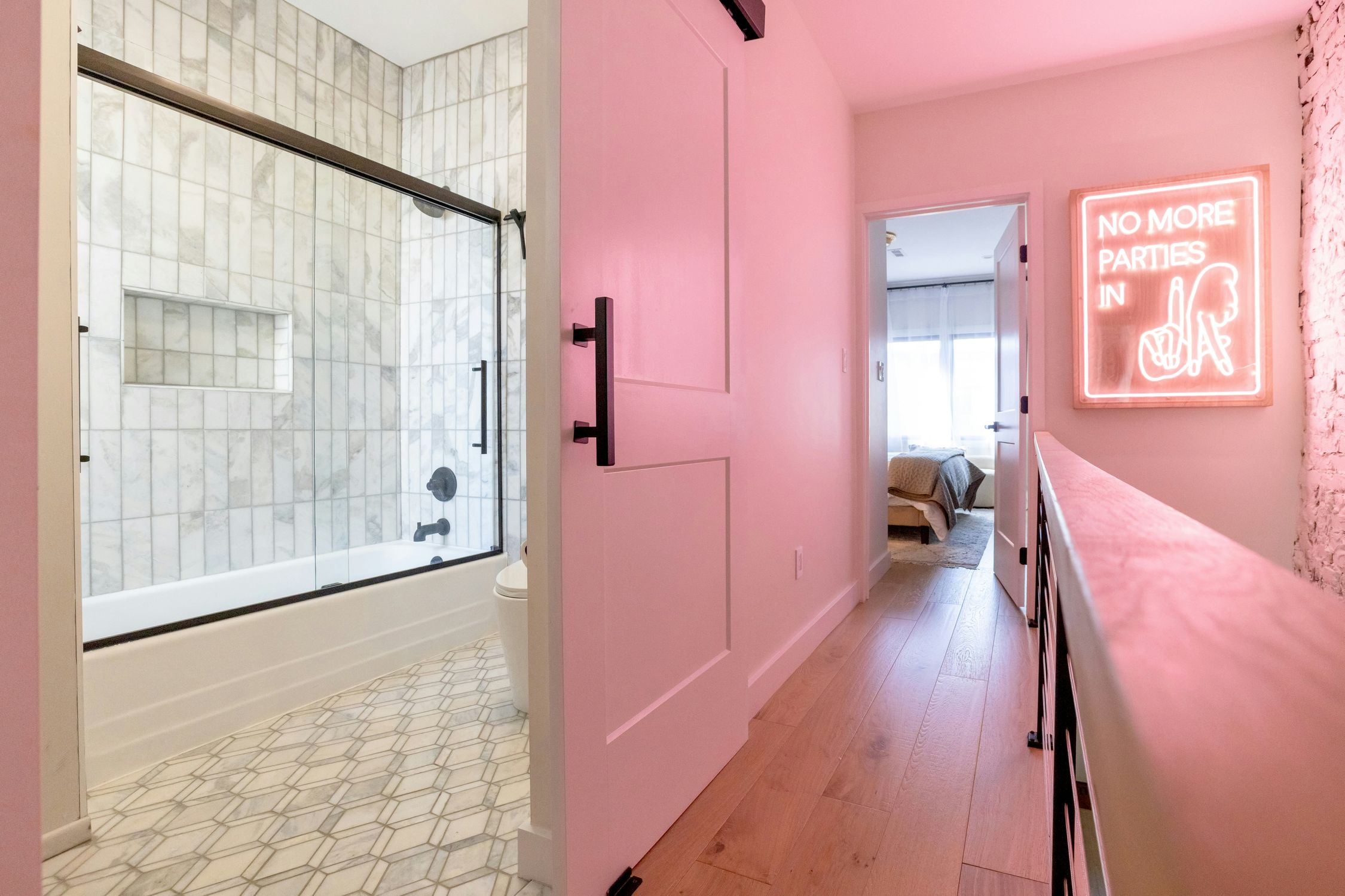 Modern Philadelphia Apartment Interior with Neon Art · Free Stock Photo