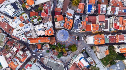 Free Captivating aerial view of a bustling Istanbul neighborhood, showcasing vibrant rooftops and city layout. Stock Photo