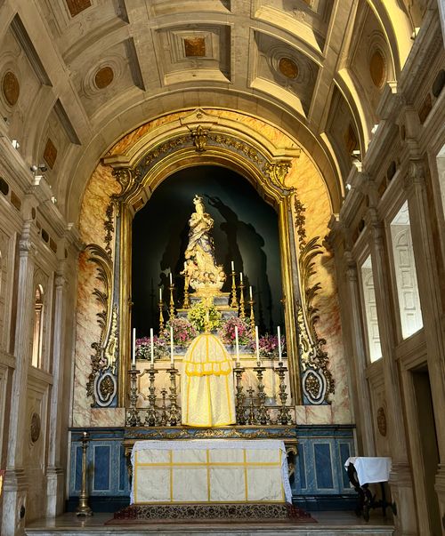 Free Gilded church altar with intricate decor and religious statue, offering a serene sacred atmosphere. Stock Photo